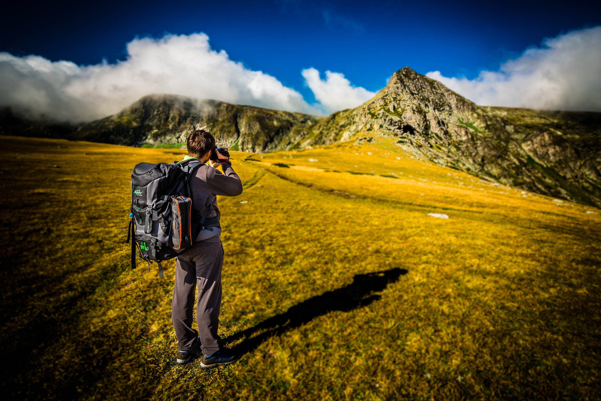 Sigma 15-30mm f/3.5-4.5 EX DG Aspherical sample photo. Photographing a mountain peak photography