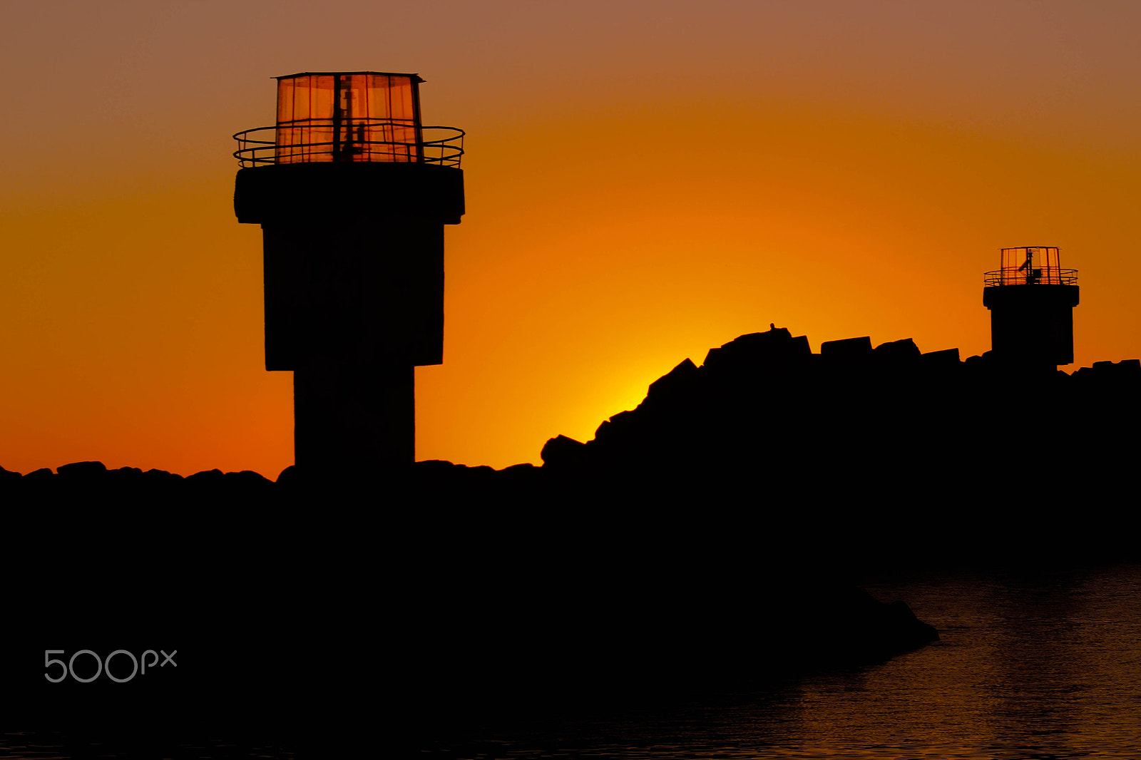 Sigma 70-300mm F4-5.6 APO DG Macro sample photo. Silhouette port photography