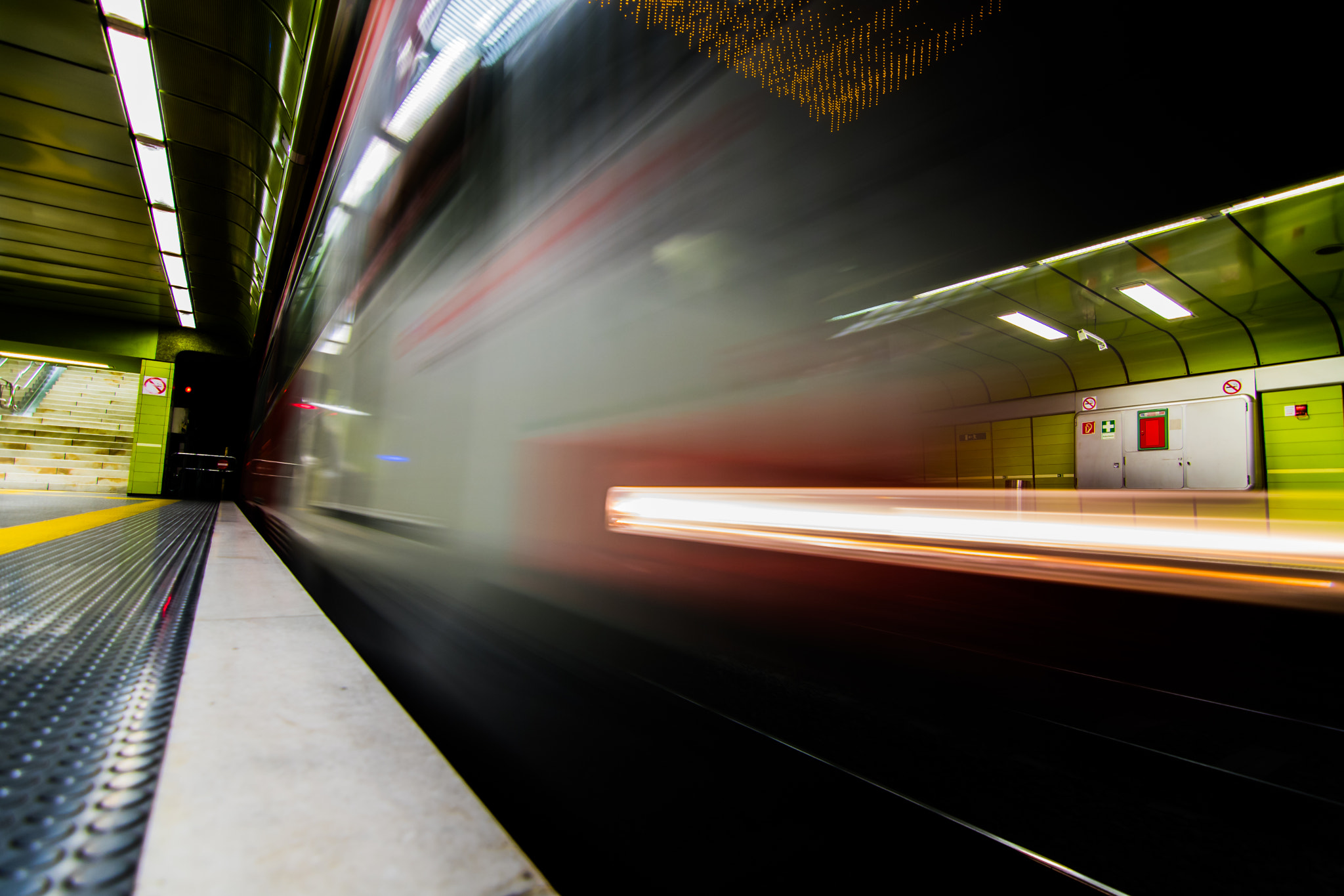 Nikon D500 sample photo. Subway drive-by colors photography