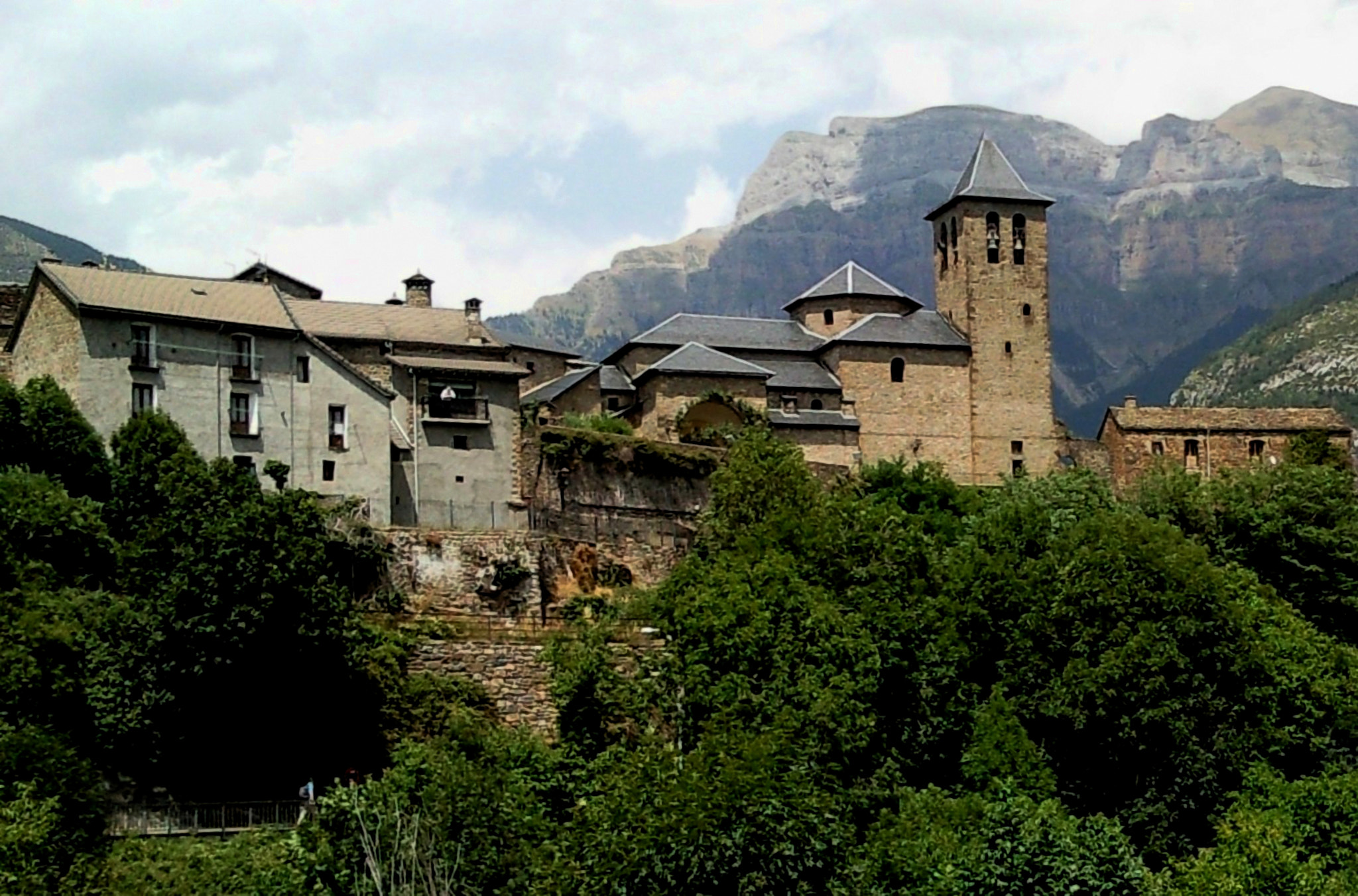 Samsung GT-I8000 sample photo. Pyrenees of huesca. torla photography