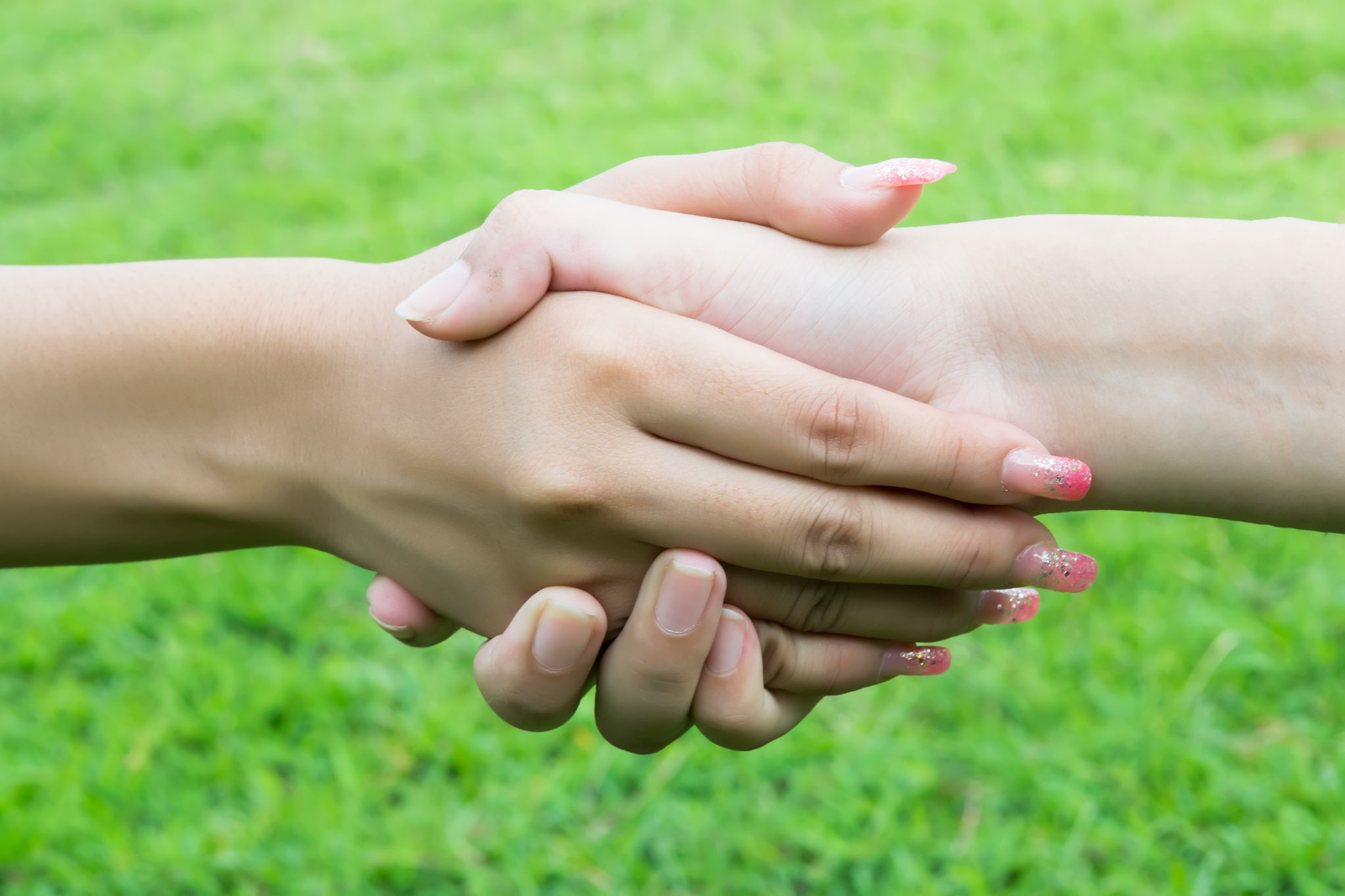 Nikon AF-S Micro-Nikkor 60mm F2.8G ED sample photo. Hands promises together photography