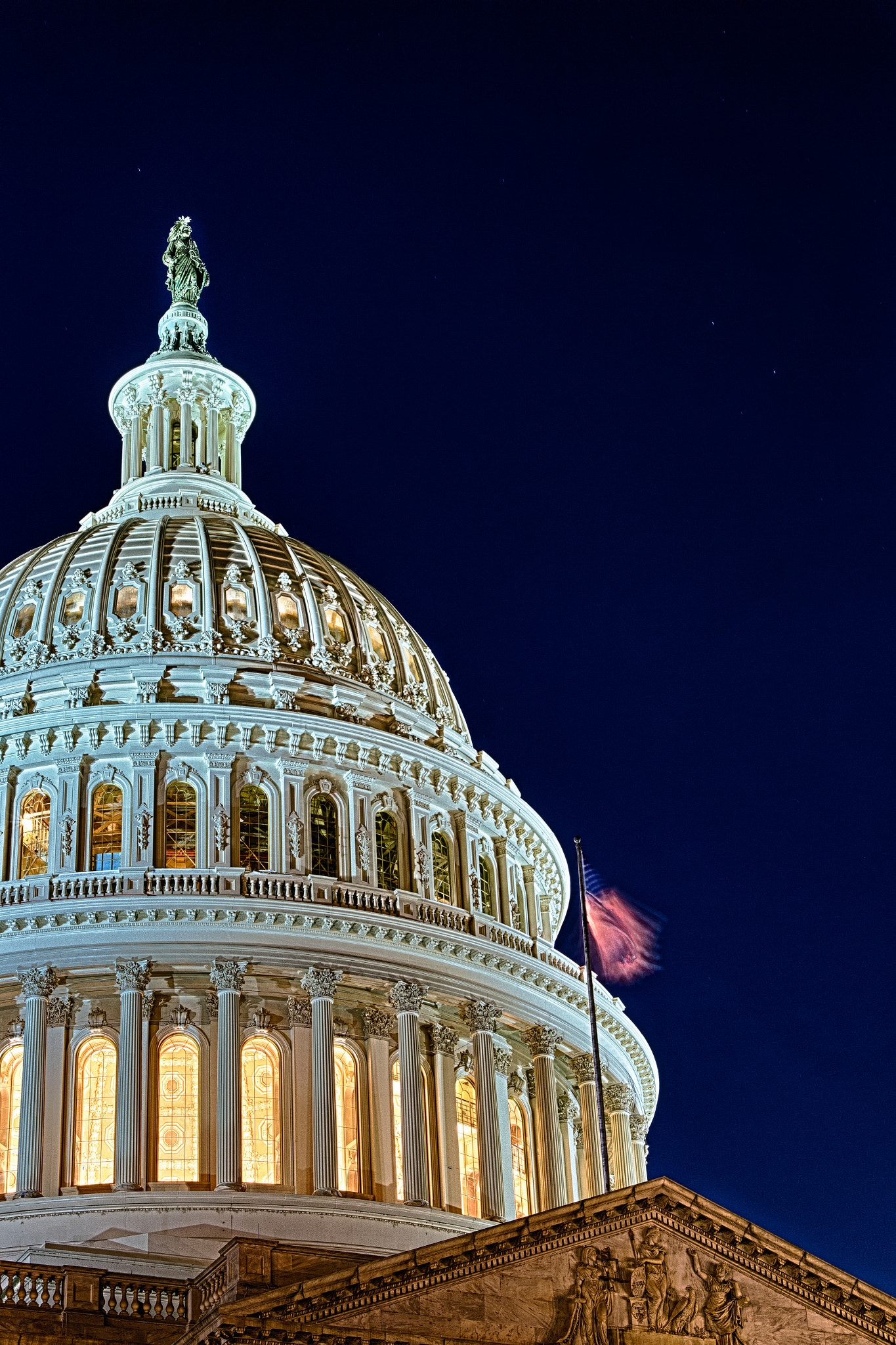 Canon EOS 650D (EOS Rebel T4i / EOS Kiss X6i) + Sigma 18-50mm f/2.8 Macro sample photo. Capitol dome photography