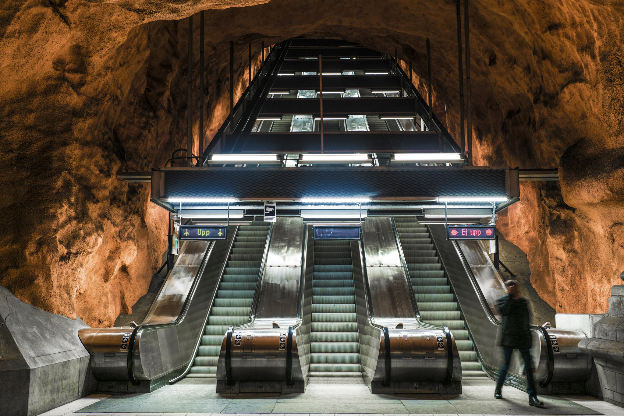 E 35mm F2 sample photo. Stockholm underground photography