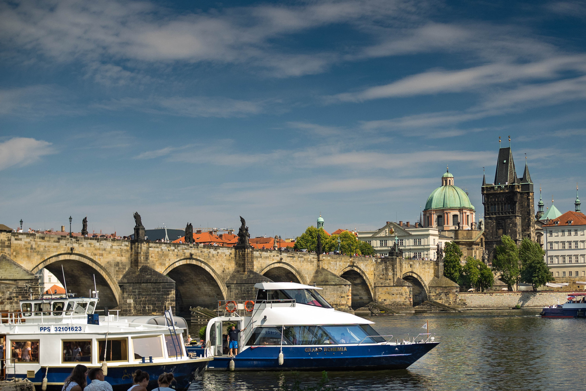 Olympus OM-D E-M1 + Olympus M.Zuiko Digital 25mm F1.8 sample photo. Karl bridge prague photography