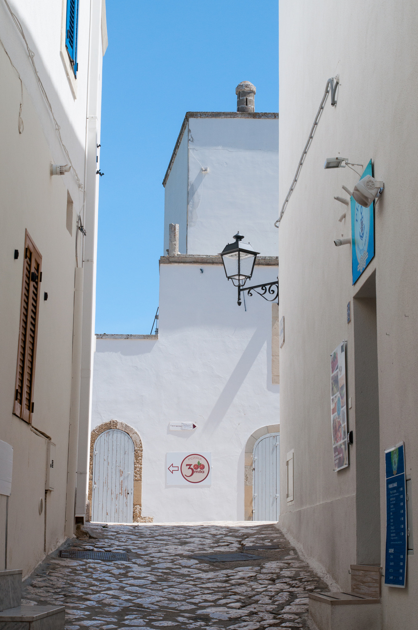 Nikon D5000 sample photo. Inside otranto photography