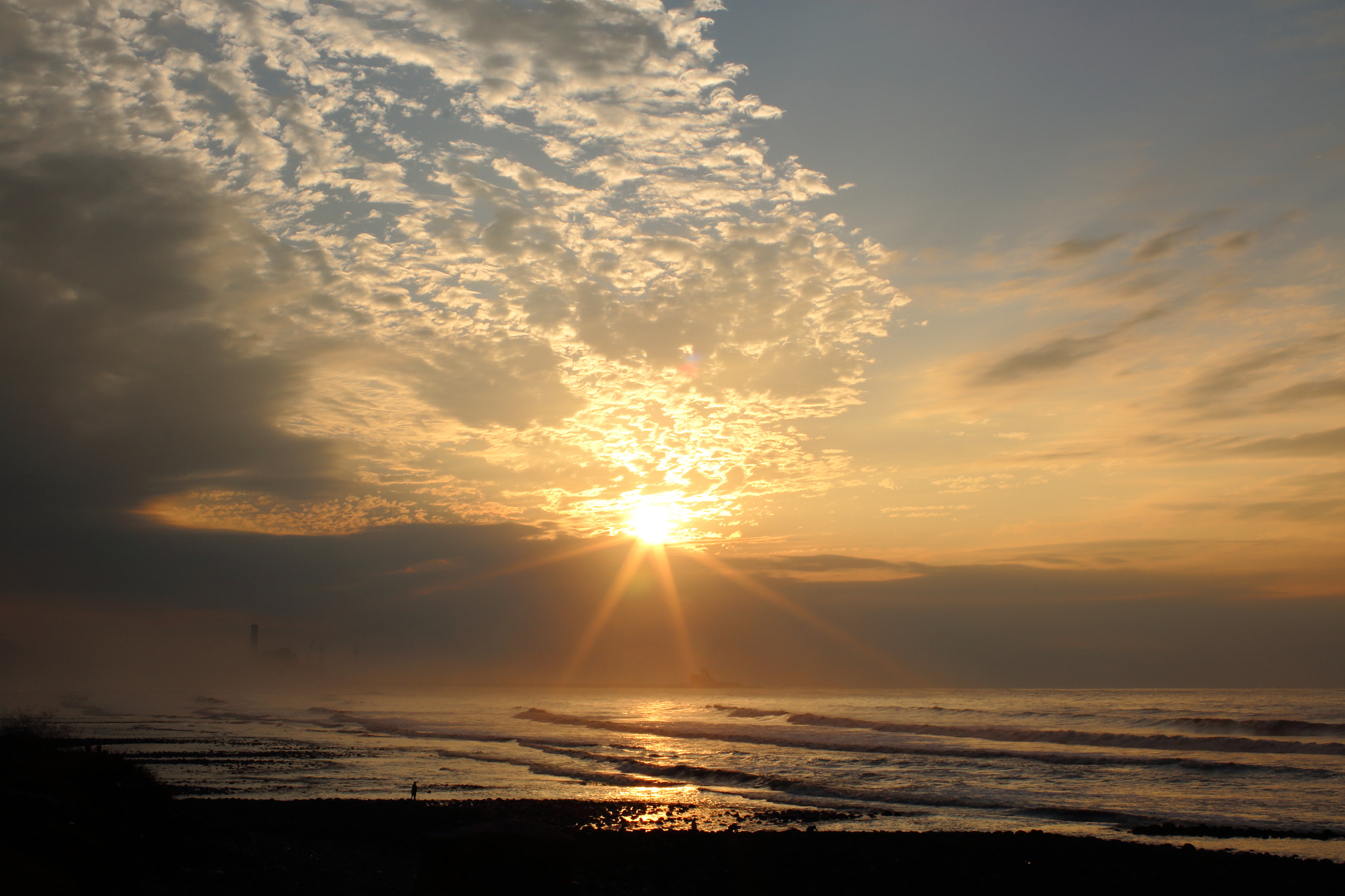 Canon EOS 70D + Canon EF 35mm F1.4L USM sample photo. Sunset & wave photography