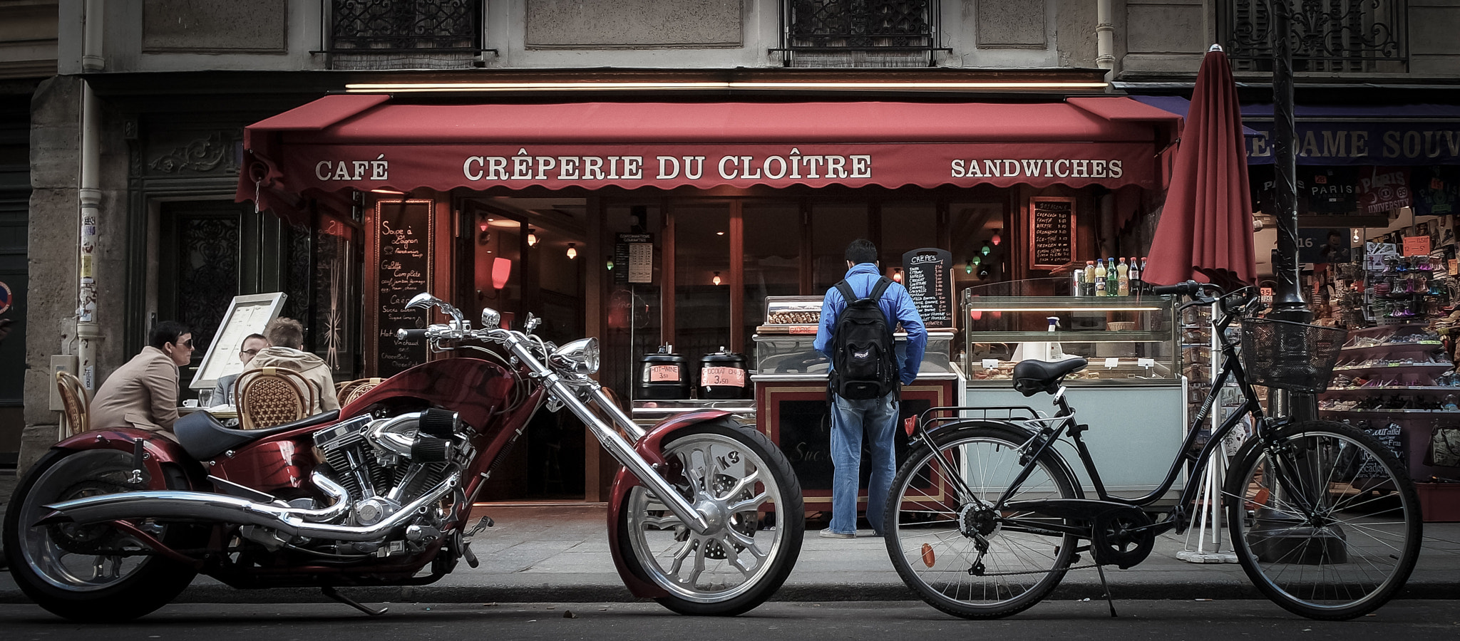 NX-M 9mm F3.5 sample photo. A tale of two bikes.crêperie near notre-dame paris photography