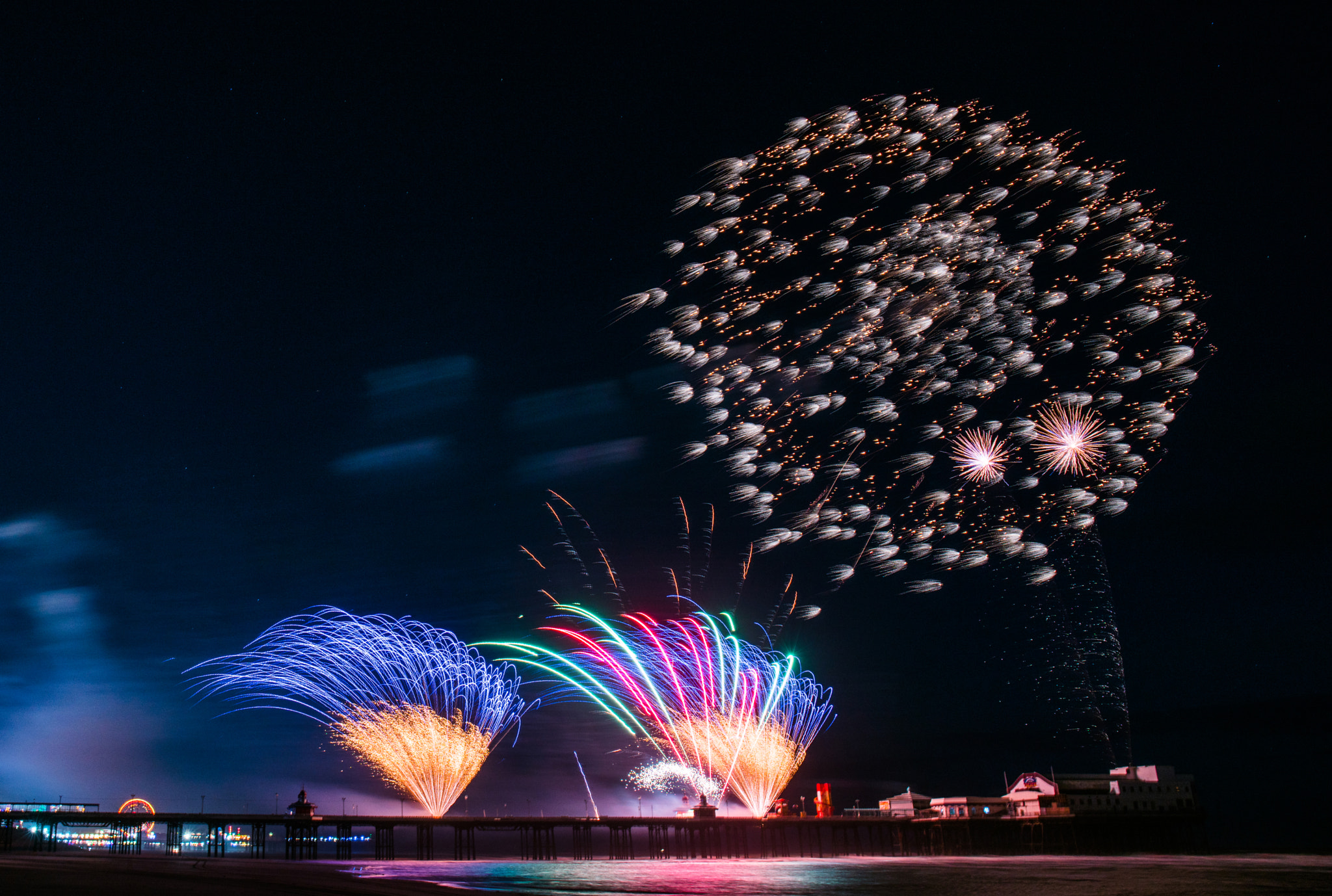 Sony a7R II + Canon EF 24-70mm F4L IS USM sample photo. Blackpool fireworks uk 2016 photography