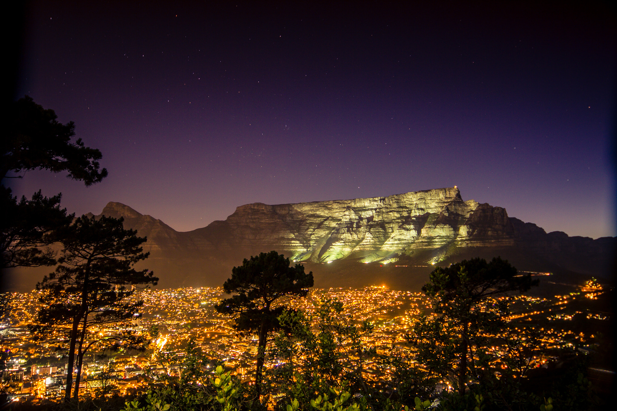 Canon EOS 7D + Sigma 12-24mm F4.5-5.6 EX DG Aspherical HSM sample photo. Cape town by night photography