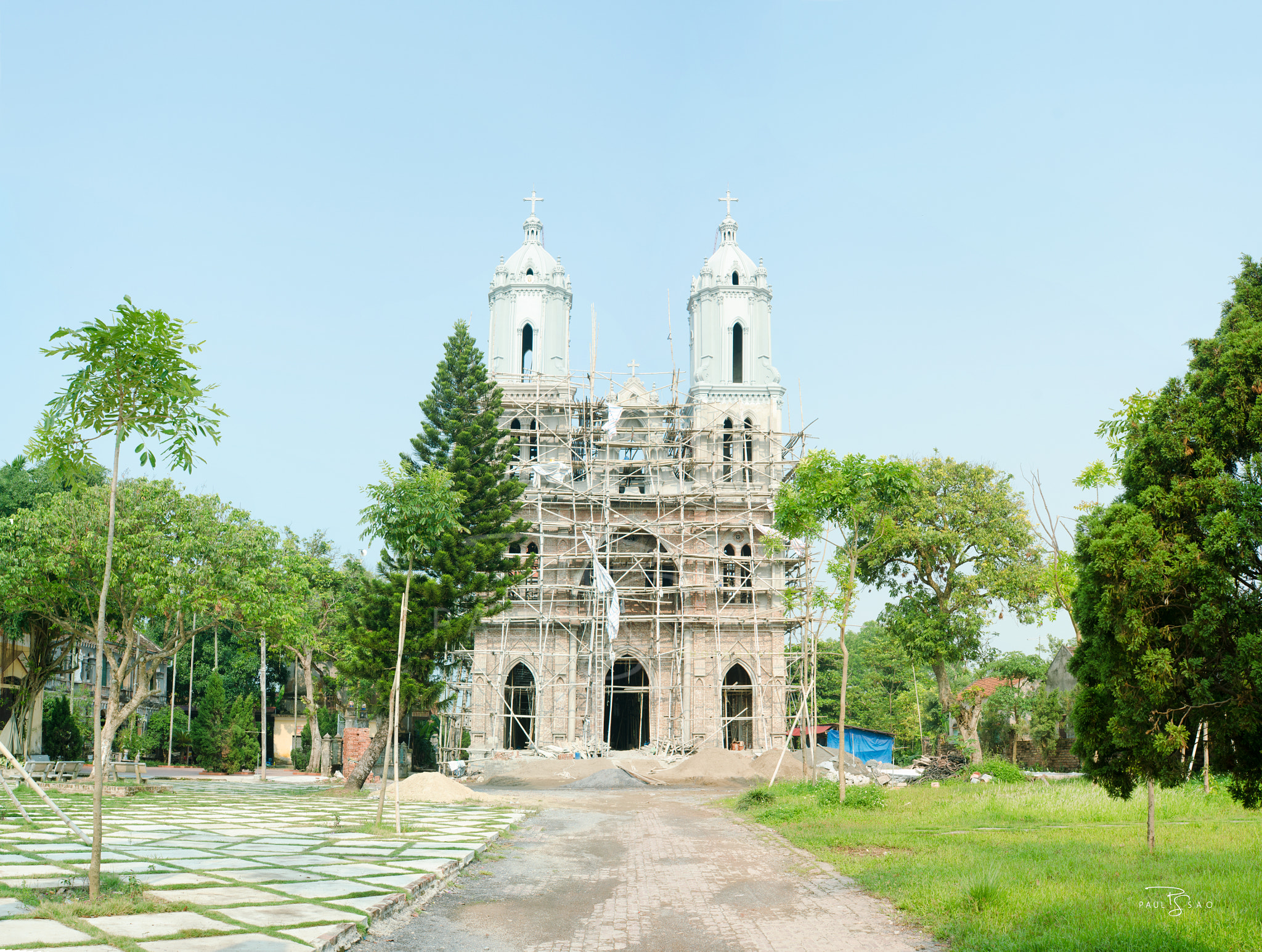 AF Nikkor 35mm f/2 sample photo. MẶt tiỀn nhÀ thỜ hoÀng nguyÊn photography