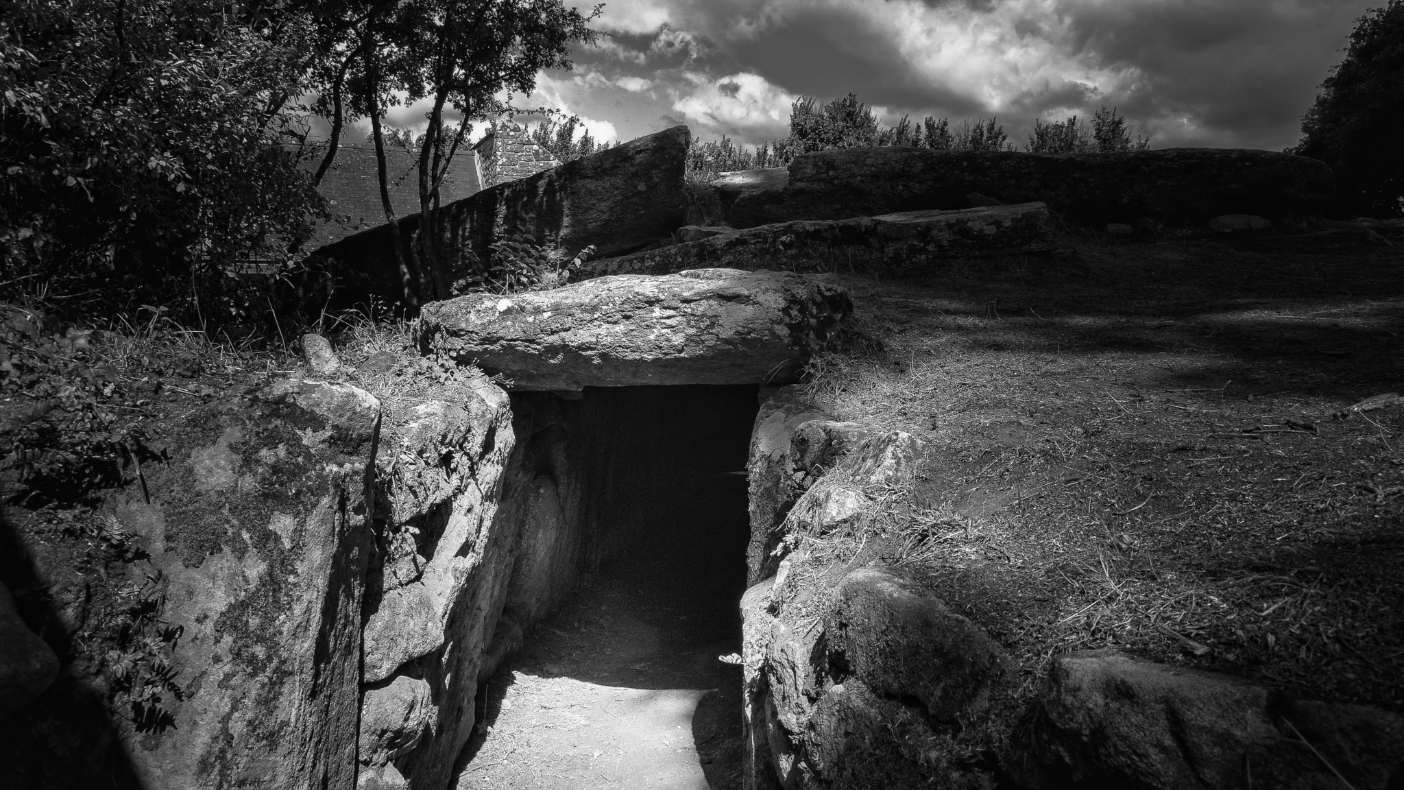 Sony Alpha DSLR-A300 sample photo. Megalithic tomb photography