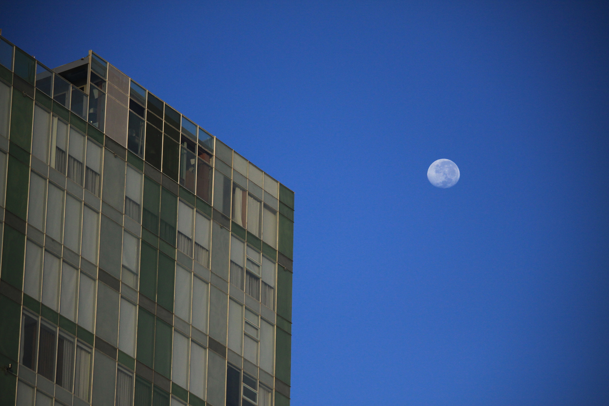 Canon EF-S 55-250mm F4-5.6 IS STM sample photo. Building and moon photography