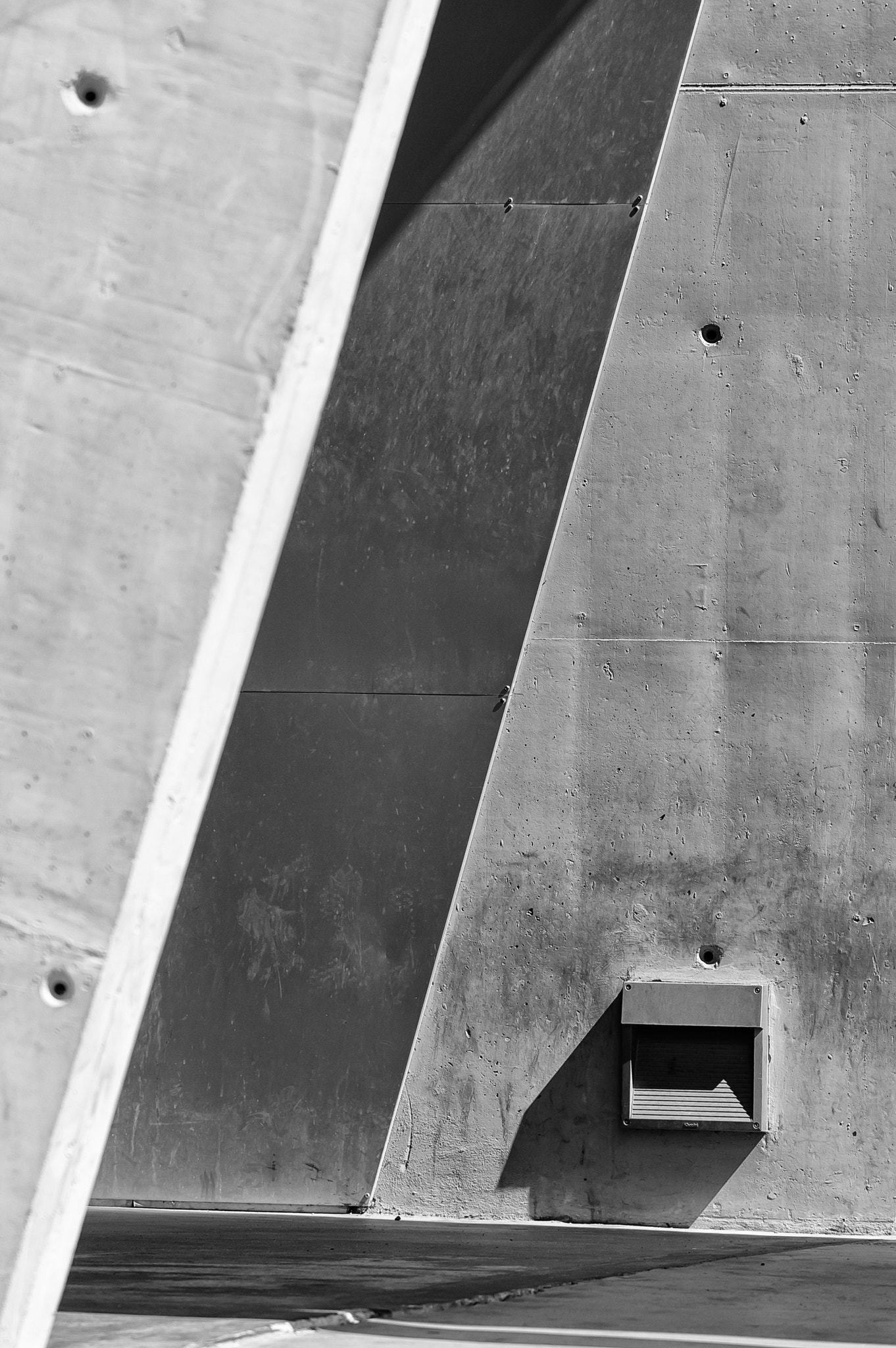 Nikon AF-S Nikkor 70-200mm F4G ED VR sample photo. Building exterior walls photography