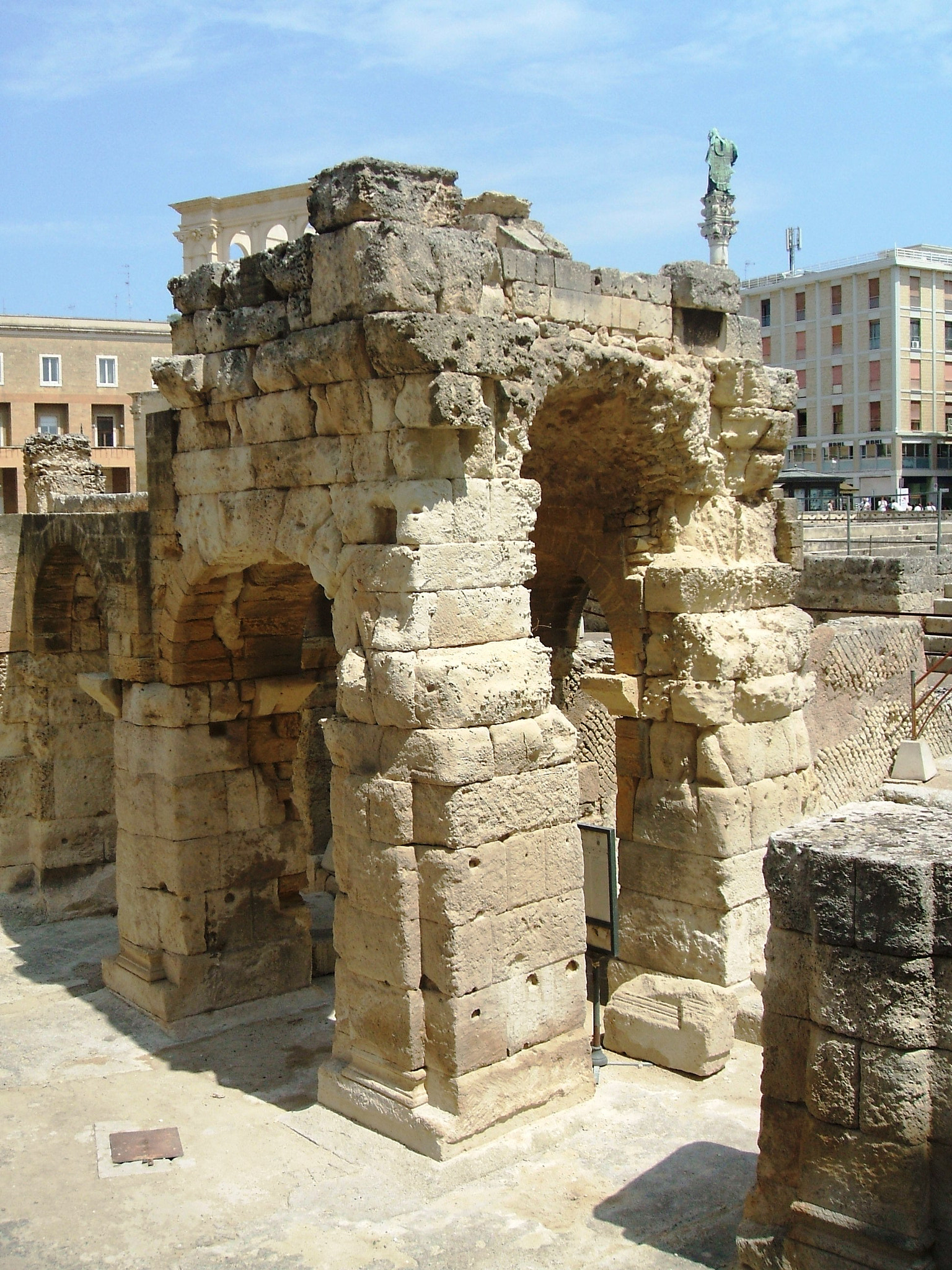Fujifilm FinePix A500 sample photo. Particolare dell'anfiteatro di lecce photography