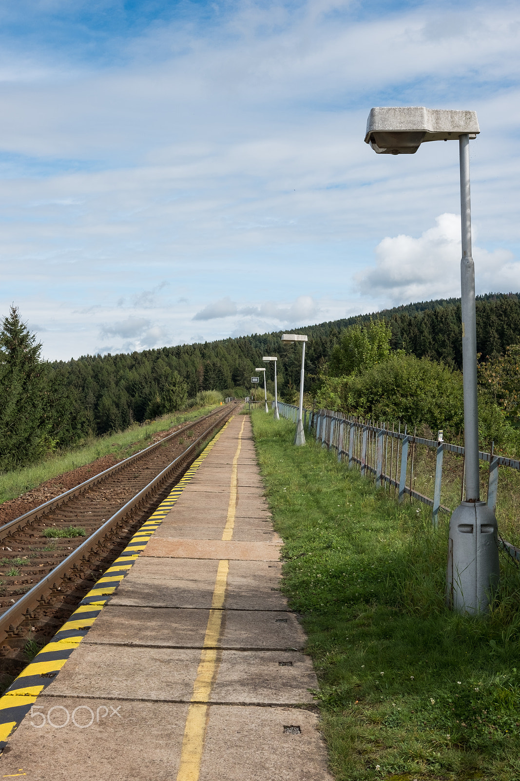 Fujifilm X-E2S + Fujifilm XF 27mm F2.8 sample photo. Old lamp on the abandoned platform photography