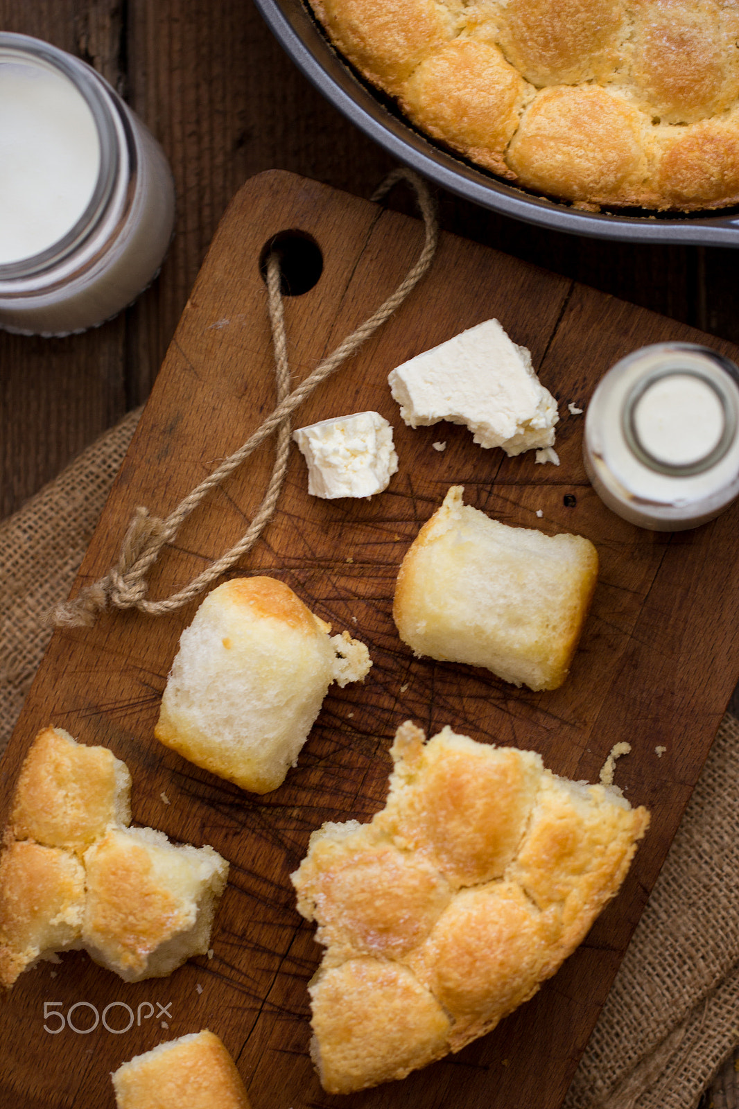 Canon EOS 600D (Rebel EOS T3i / EOS Kiss X5) + Canon EF 100mm F2.8L Macro IS USM sample photo. Milinki - traditional bulgarian dinner rolls photography
