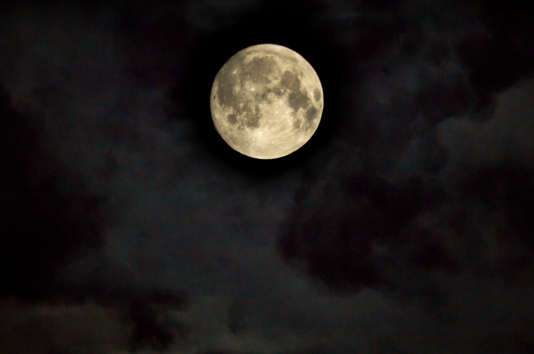 Pentax K-500 sample photo. Full moon photography
