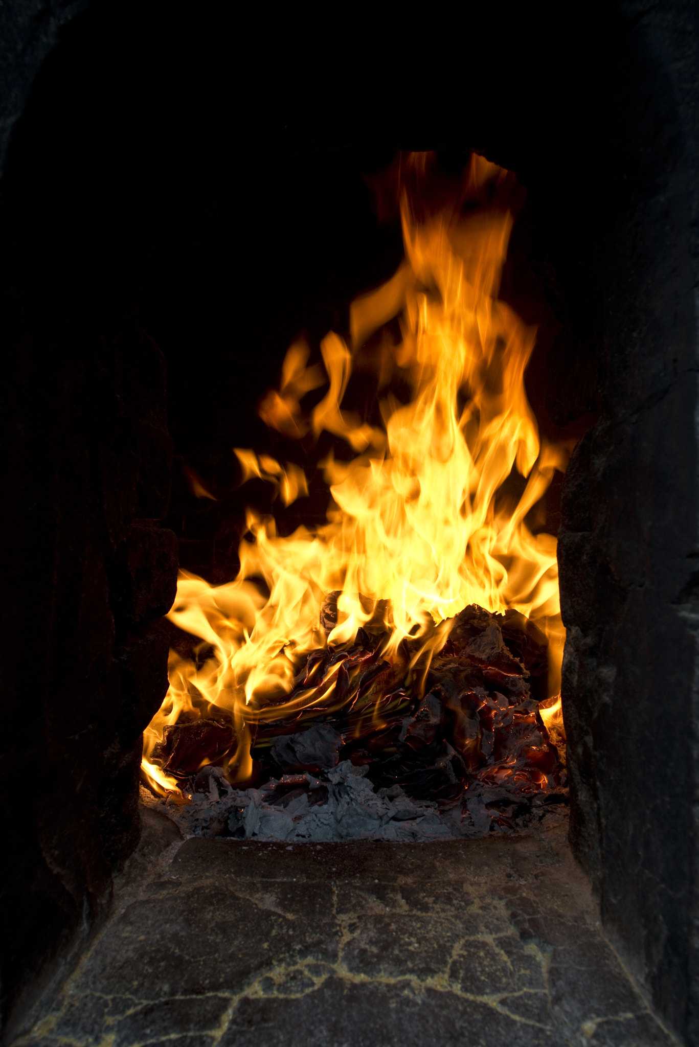 Sigma 17-70mm F2.8-4 DC Macro OS HSM | C sample photo. Burning photography