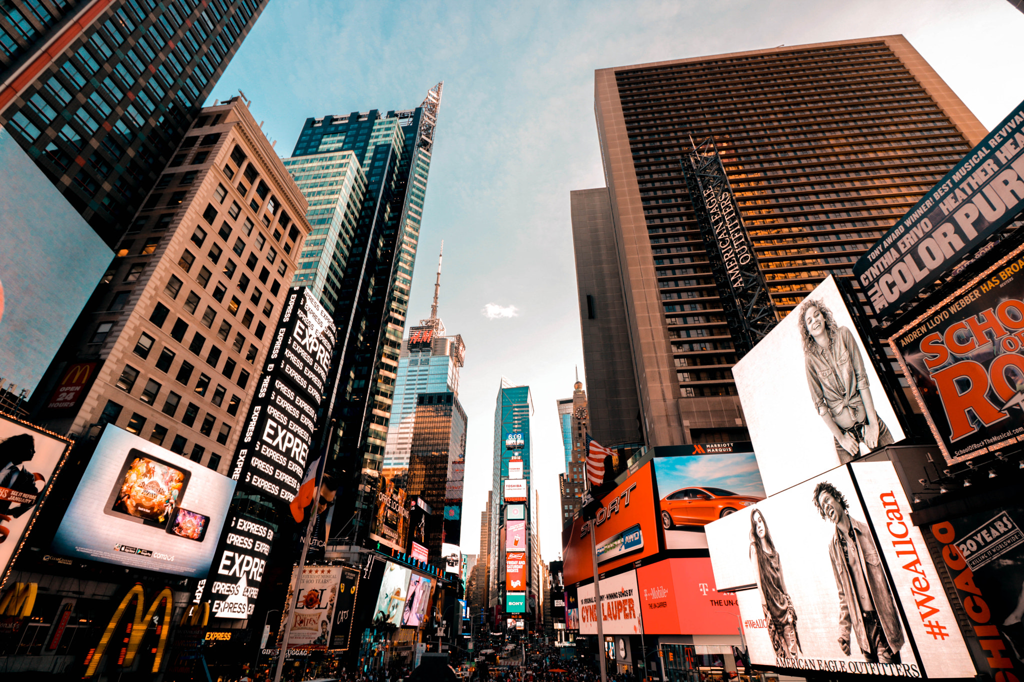 Canon EOS 750D (EOS Rebel T6i / EOS Kiss X8i) sample photo. Times square sunset photography