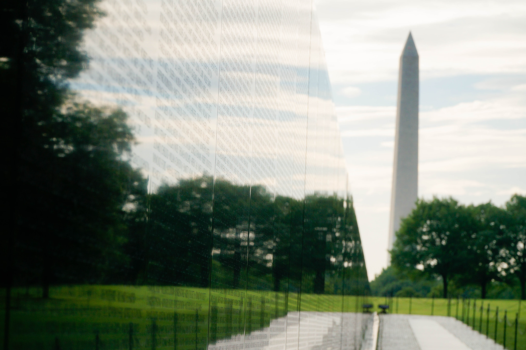 Sony Alpha NEX-6 + Sony E PZ 18-105mm F4 G OSS sample photo. Vietnam war memorial in early morning 1 photography