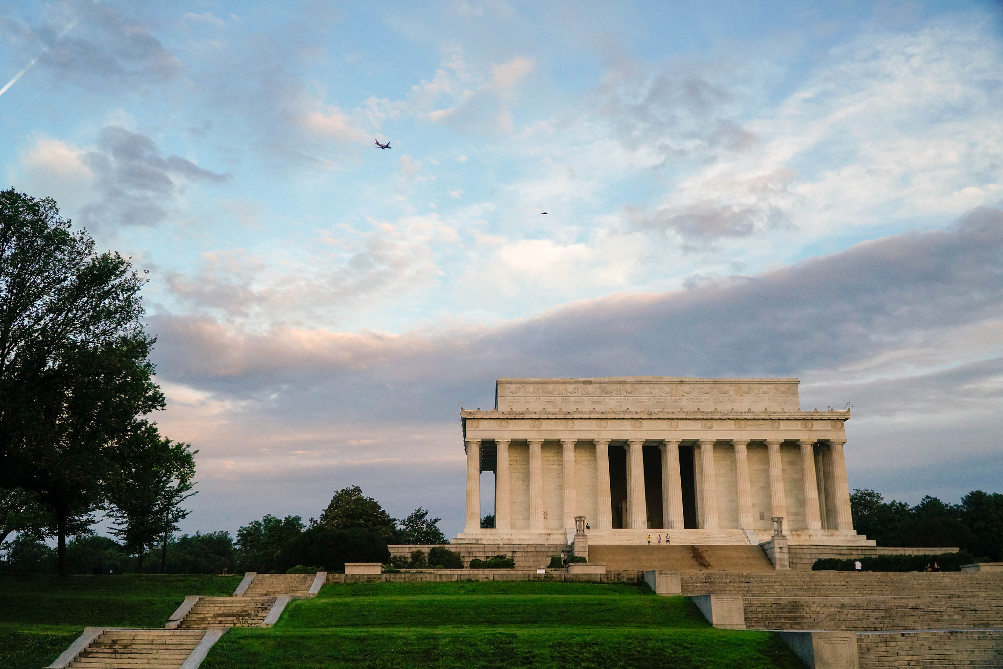Sony Alpha NEX-6 + Sony E PZ 18-105mm F4 G OSS sample photo. Lincoln memorial, early summer morning photography
