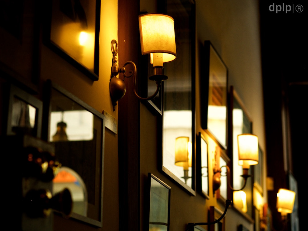 Fujifilm X-Pro1 + Fujifilm XF 60mm F2.4 R Macro sample photo. In the cafe photography