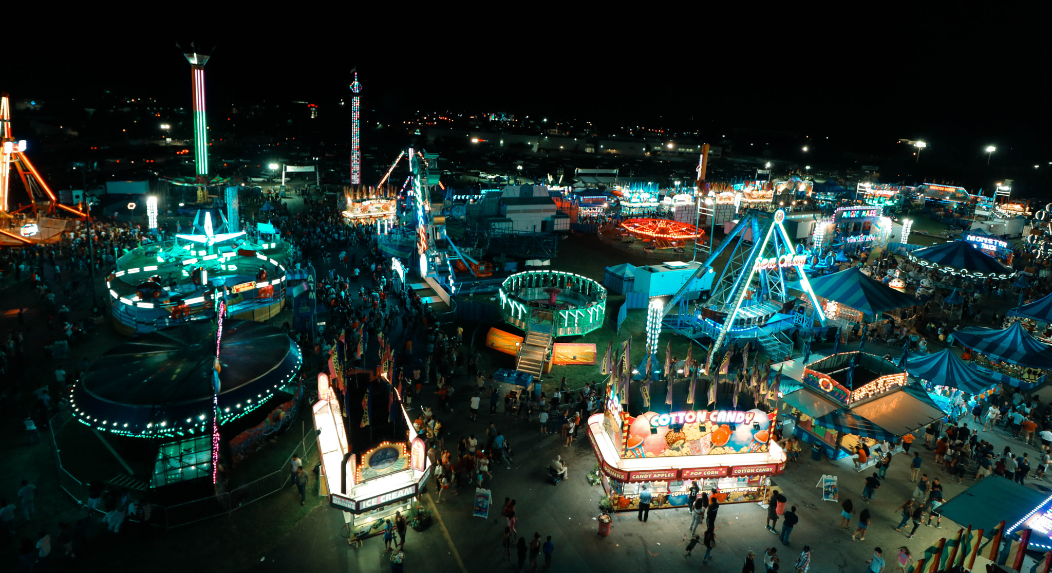 Canon EOS 750D (EOS Rebel T6i / EOS Kiss X8i) sample photo. Carnival lights photography
