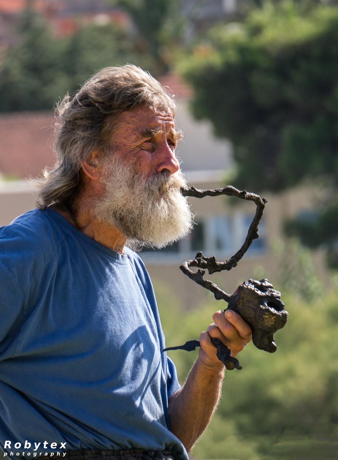 LUMIX G VARIO 45-150/F4.0-5.6 sample photo. Man with pipe photography