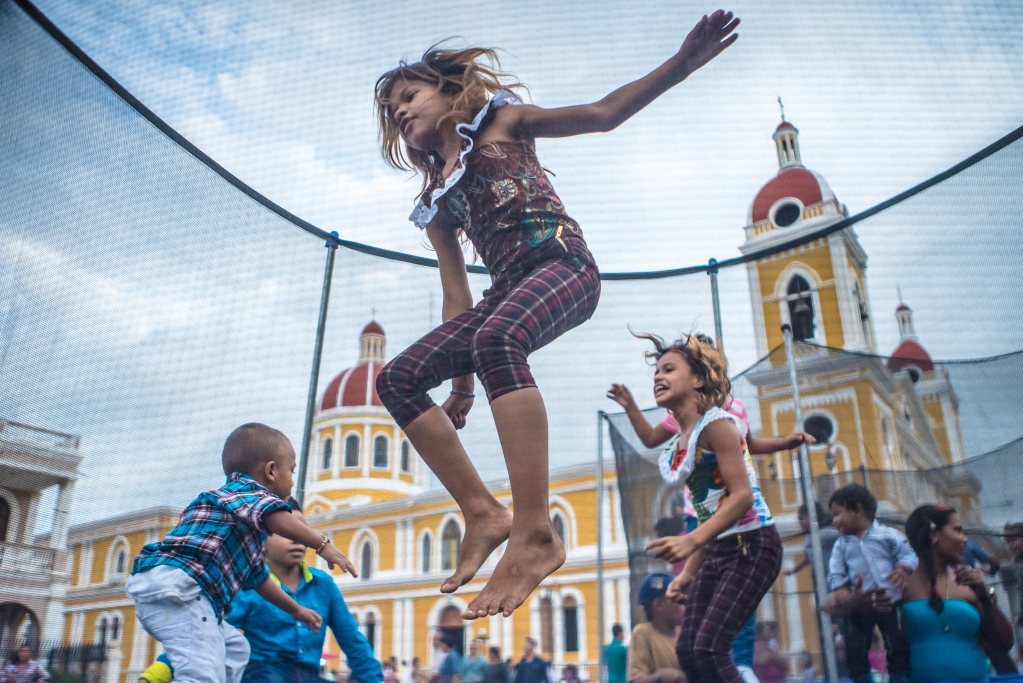Sony a7S + Sony DT 50mm F1.8 SAM sample photo. They're trying to fly photography