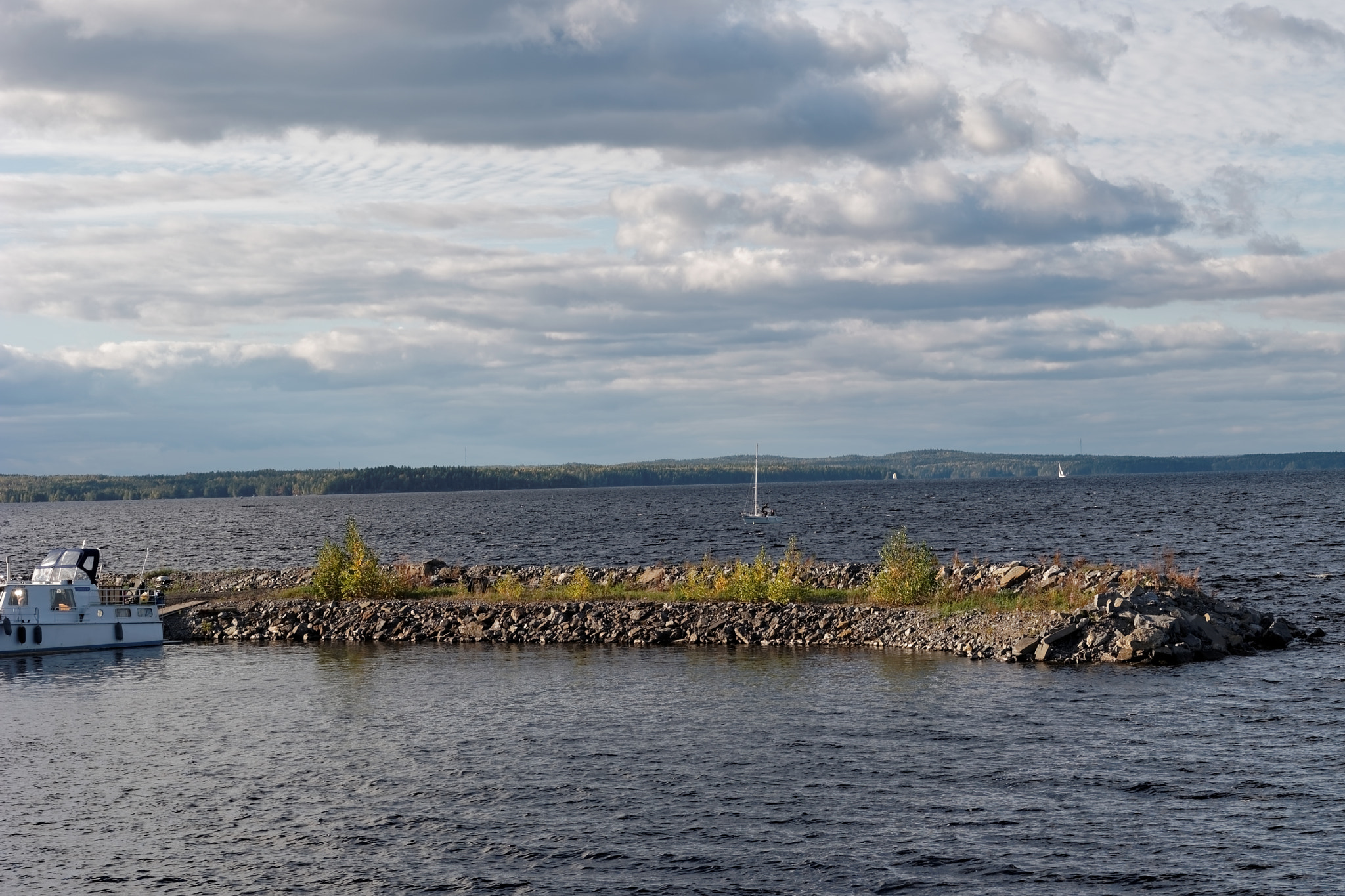 NX 45mm F1.8 [T6] 2D/3D sample photo. Boats photography