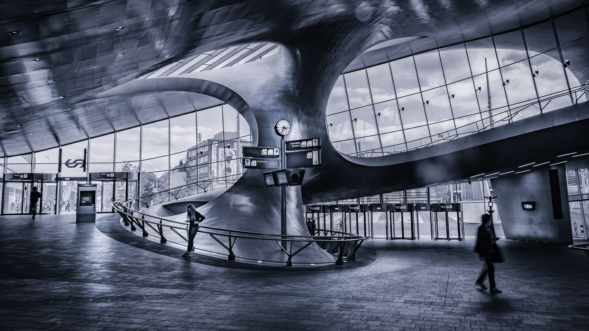 Nikon D600 sample photo. Girl waiting at central station photography