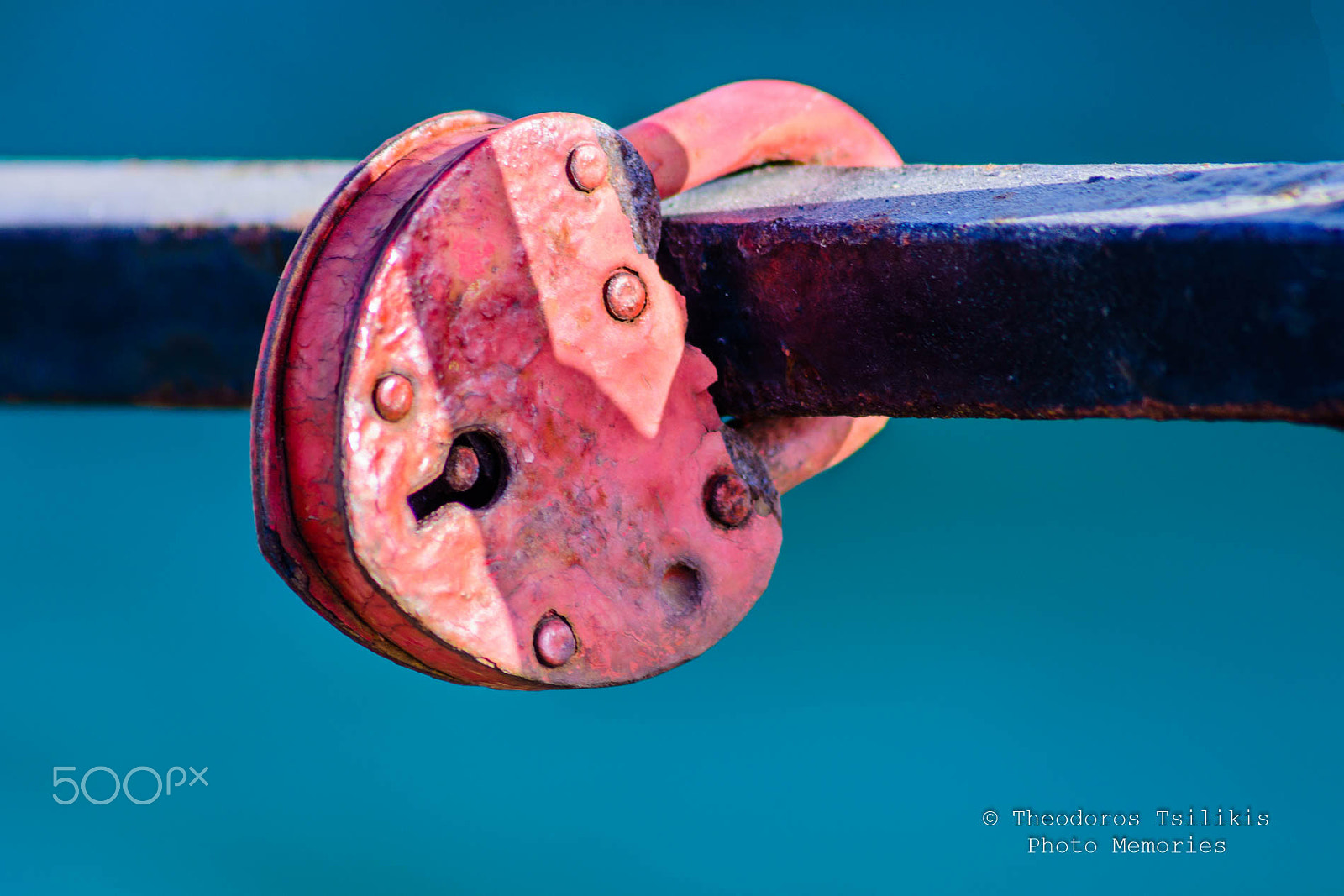 Nikon D7200 + Sigma 70-300mm F4-5.6 APO DG Macro sample photo. Heart padlock photography