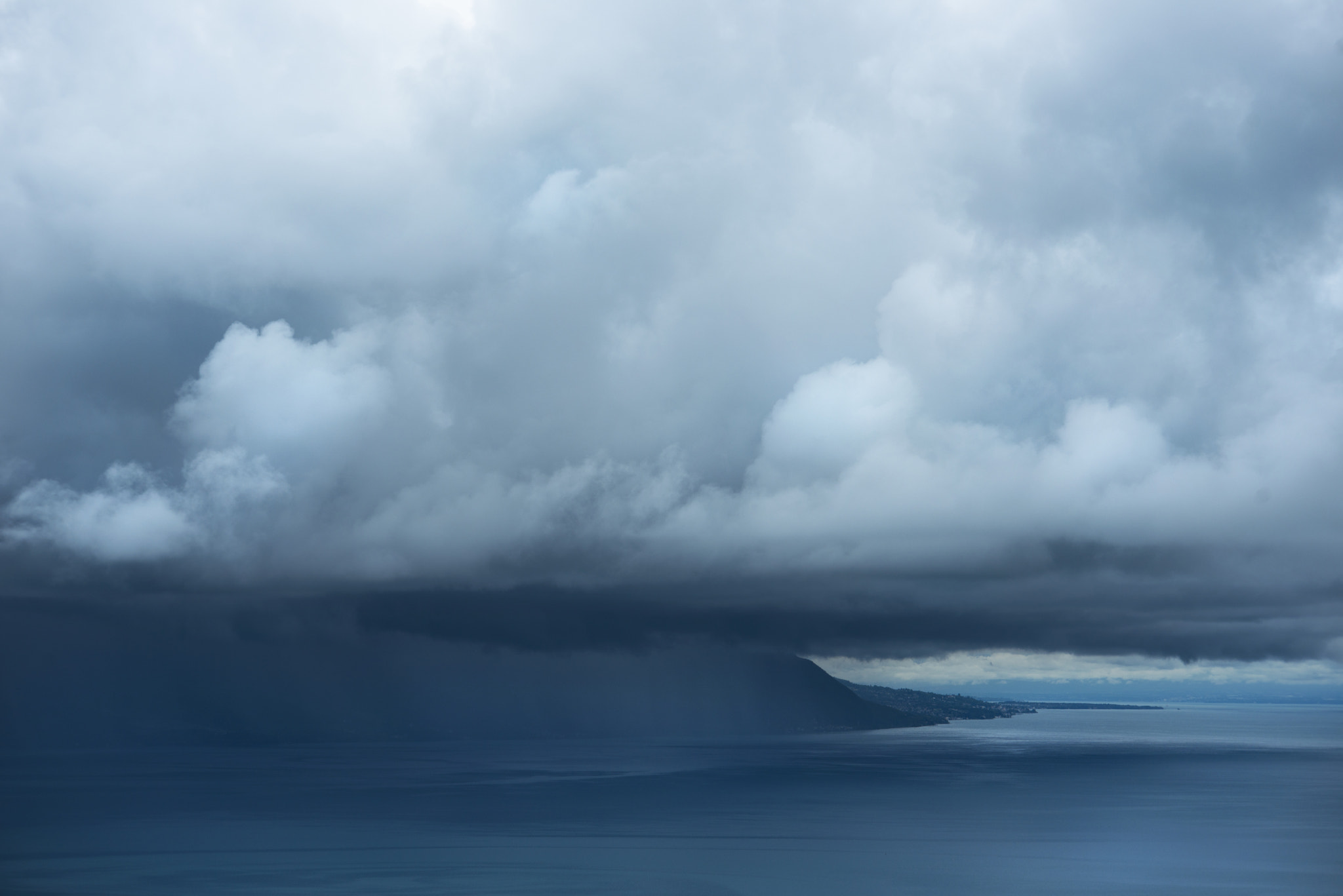 AF Nikkor 70-210mm f/4-5.6D sample photo. Rain cloud photography
