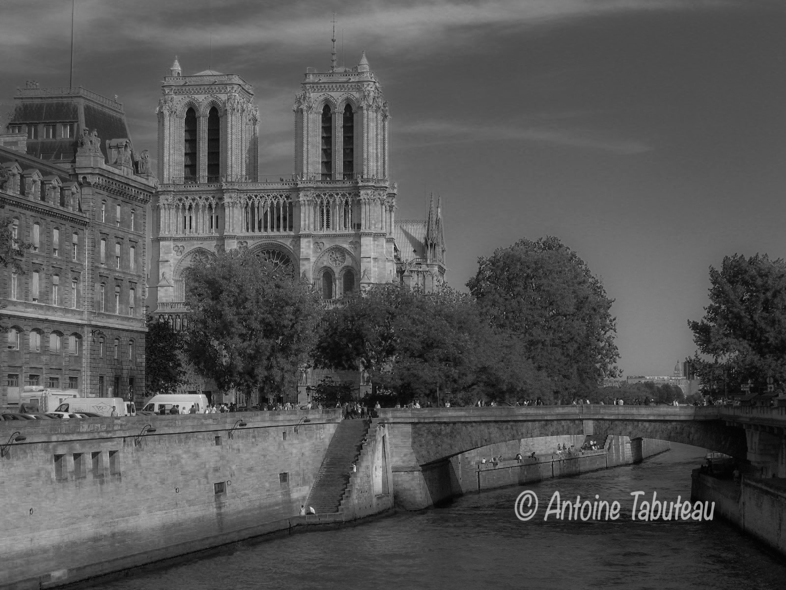 Canon DIGITAL IXUS 850 IS sample photo. Notre-dame photography