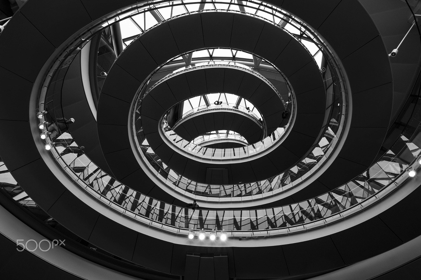 Tamron SP AF 17-50mm F2.8 XR Di II LD Aspherical (IF) sample photo. Going round in circles photography