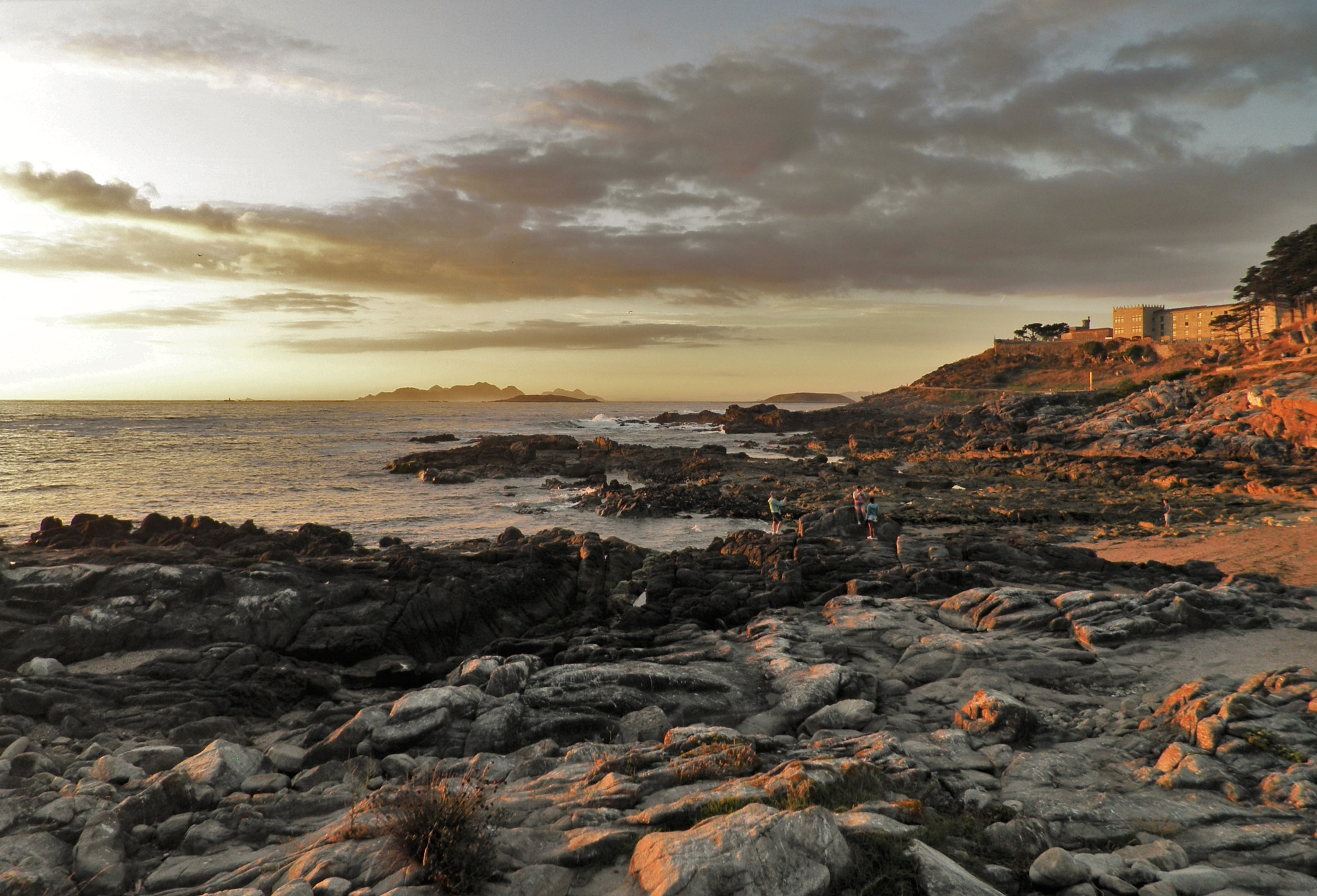 Olympus FE5020,X935 sample photo. Baiona sunset photography