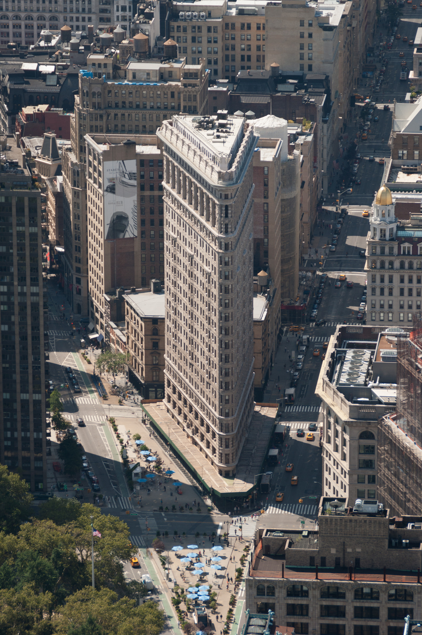 Sony DT 18-200mm F3.5-6.3 sample photo. Flatiron building photography