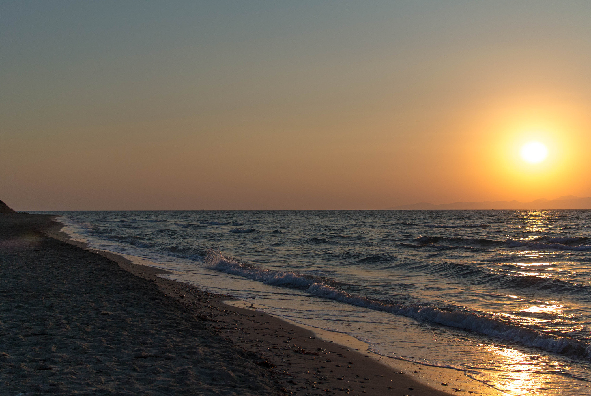 Nikon 1 V1 + Nikon 1 Nikkor 18.5mm F1.8 sample photo. Sunset on the kum beach photography