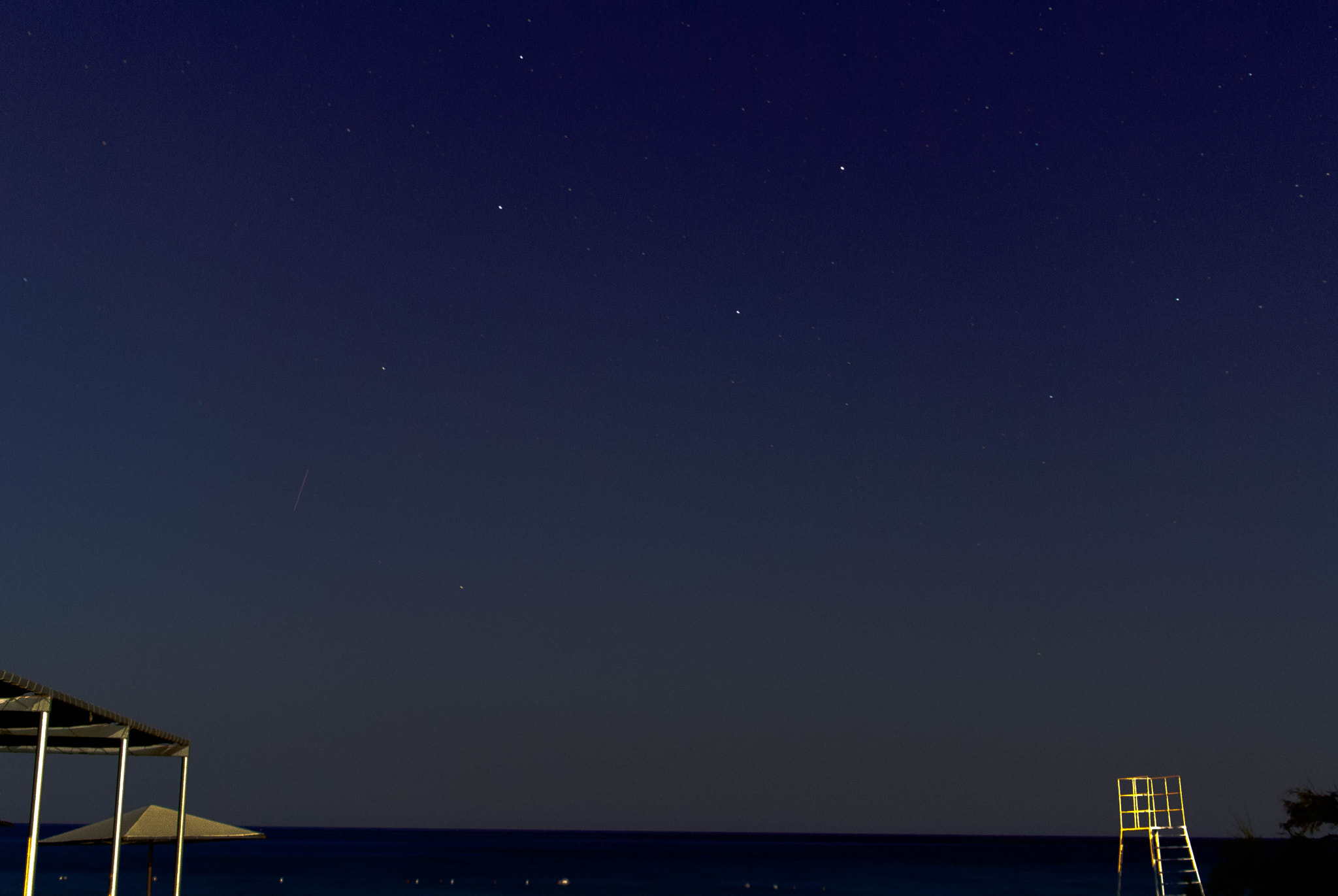 Nikon 1 Nikkor 18.5mm F1.8 sample photo. Stars over beach photography