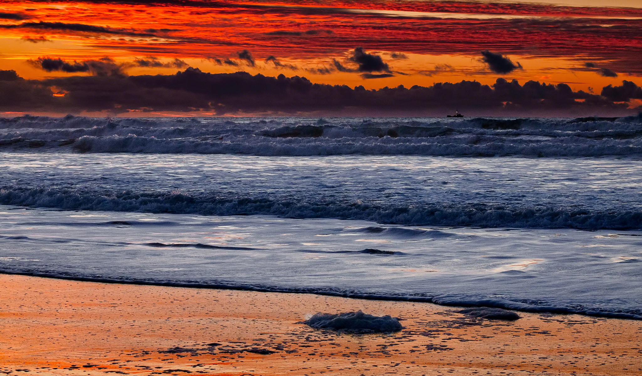 Olympus E-5 + OLYMPUS 50mm Lens sample photo. Beyond the breakers photography