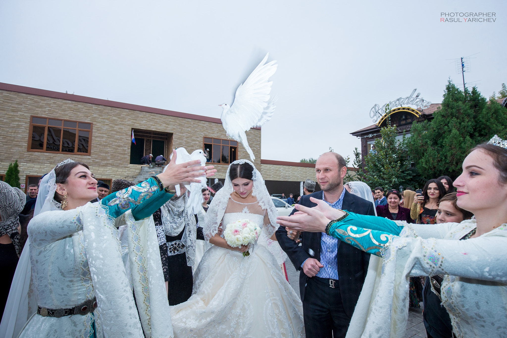 Canon EOS-1D X + Canon EF 16-35mm F4L IS USM sample photo. Wedding photography