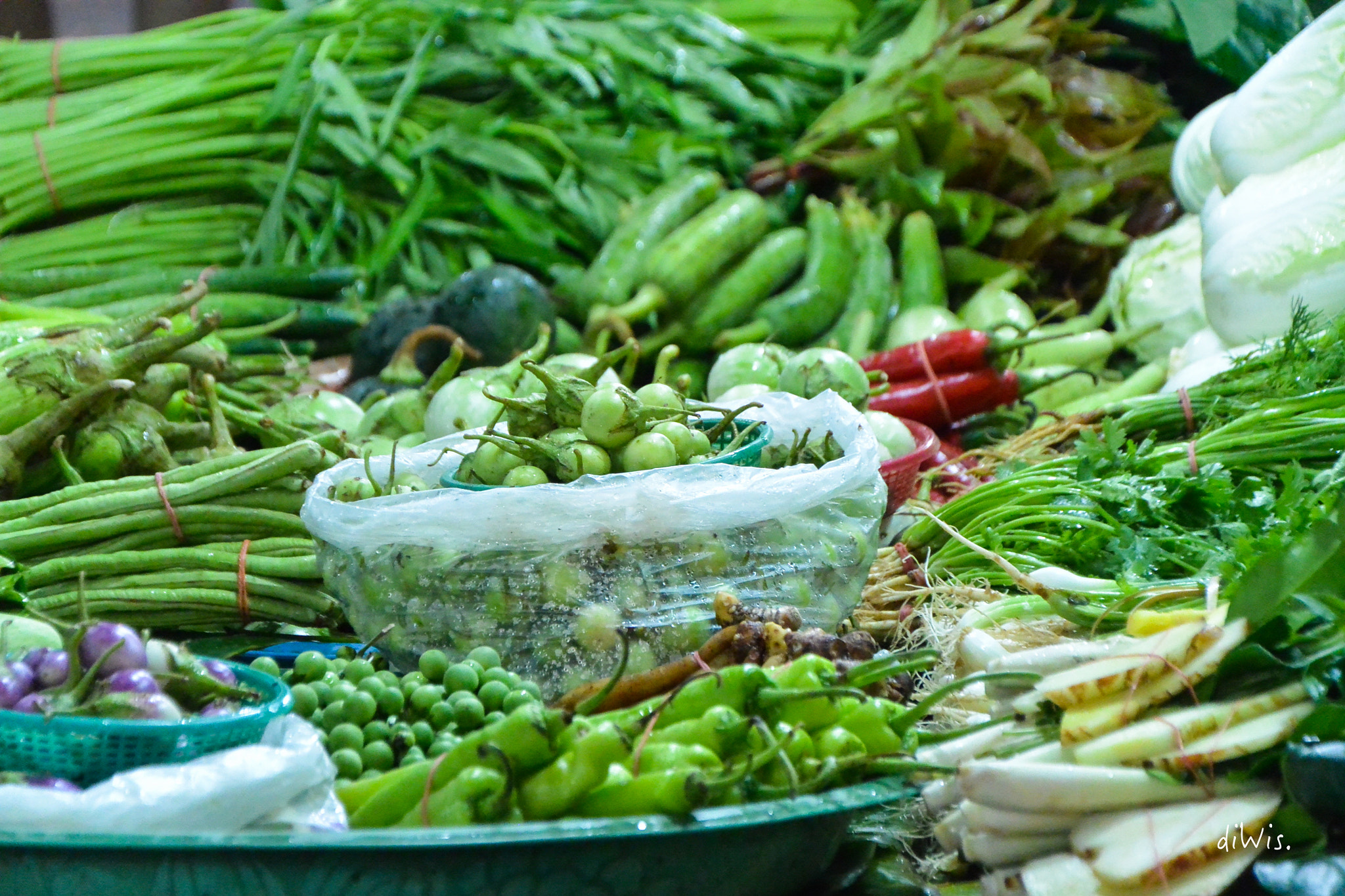Nikon 1 V2 sample photo. Greens - market udon thani photography