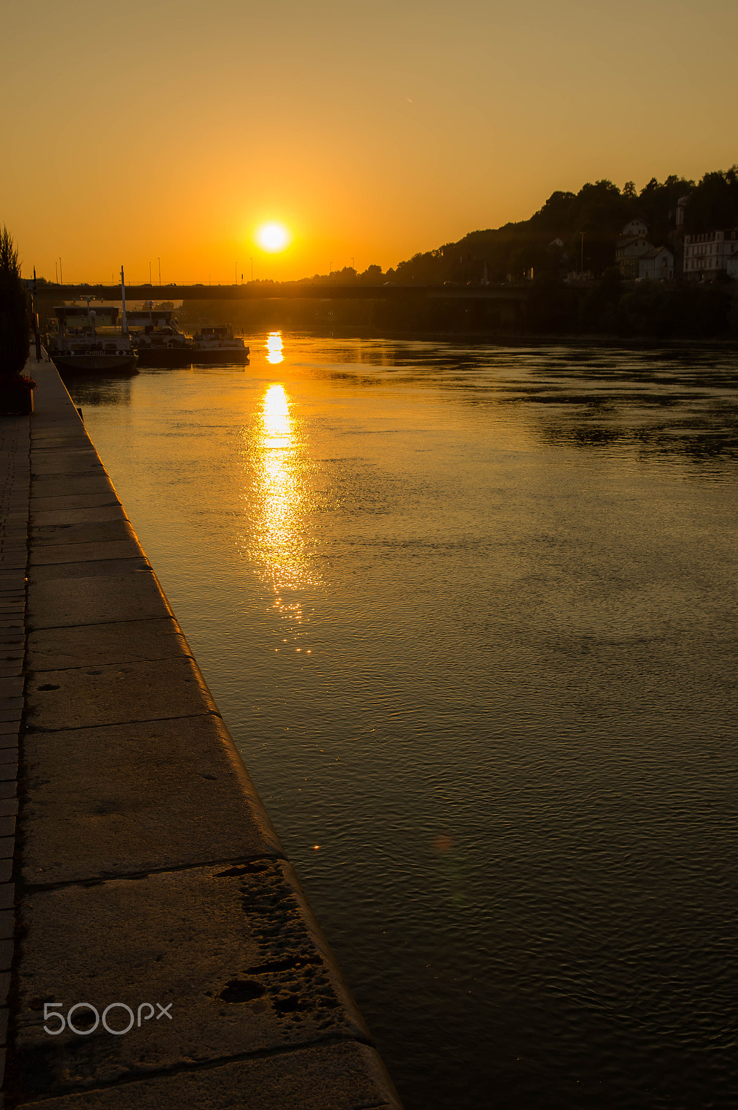 Sony SLT-A55 (SLT-A55V) sample photo. Sunset at the river donau near passau photography