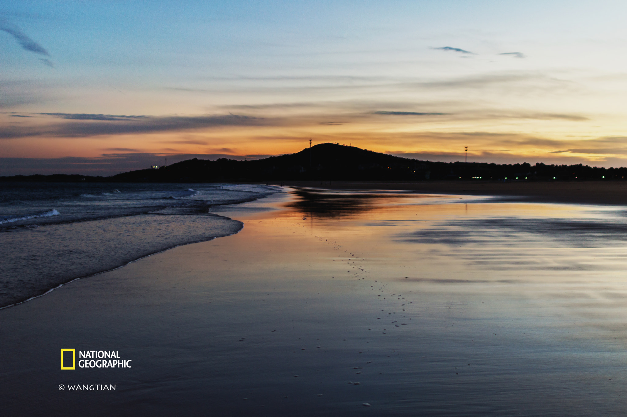 Nikon D3200 + Nikon AF-S Nikkor 28mm F1.8G sample photo. 青岛银沙滩 photography