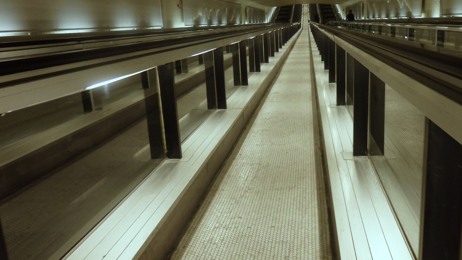 Olympus SZ-16,DZ-105 sample photo. Airport late flight walk way photography
