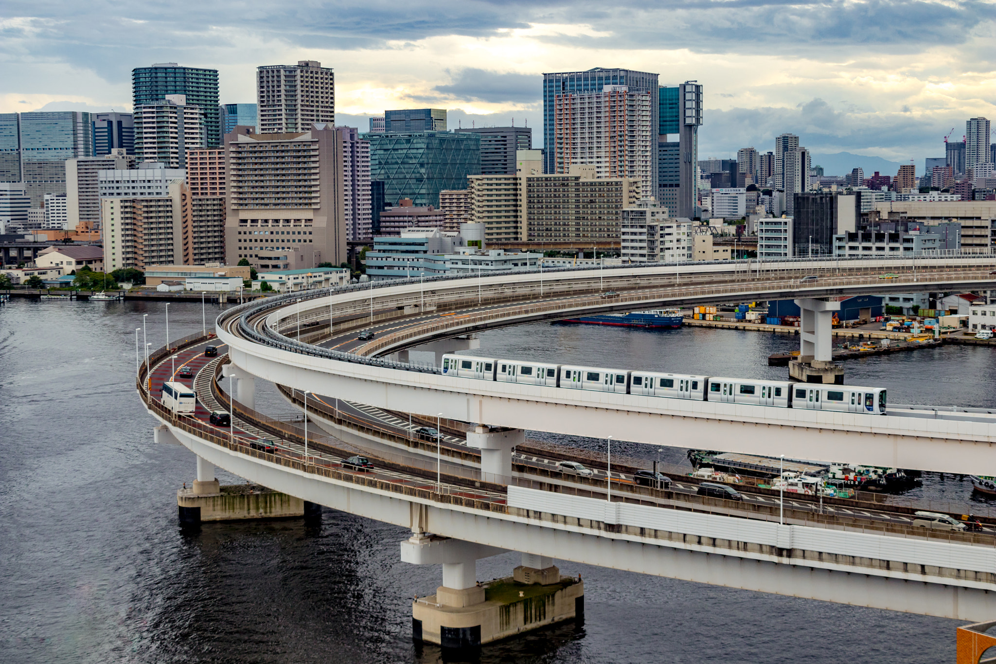 Canon EF 75-300mm F4.0-5.6 IS USM sample photo. View from rainbow bridge tokyo. photography