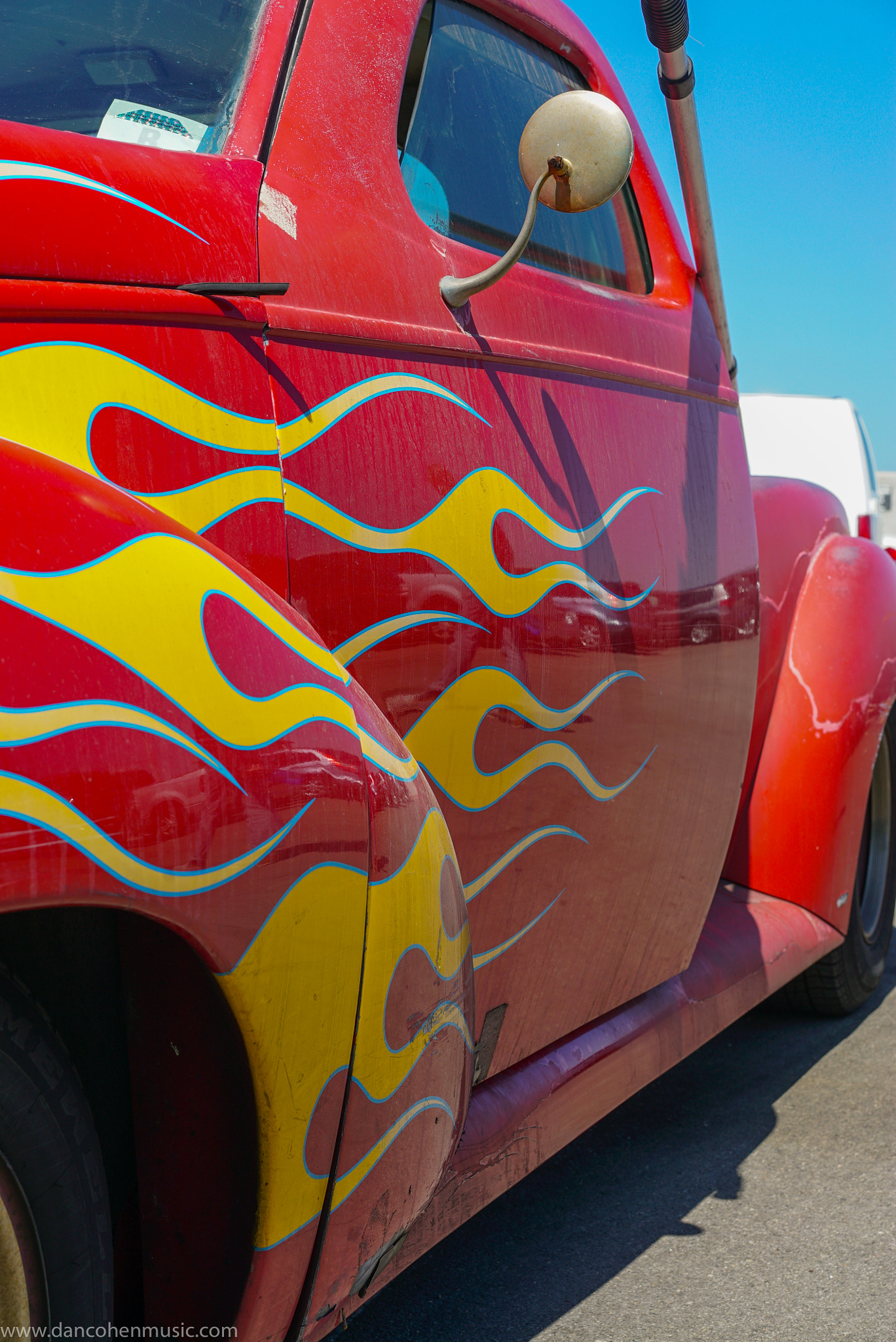 Sony a7S II + Sony Sonnar T* FE 55mm F1.8 ZA sample photo. Marina hot rod pool cleaning truck photography