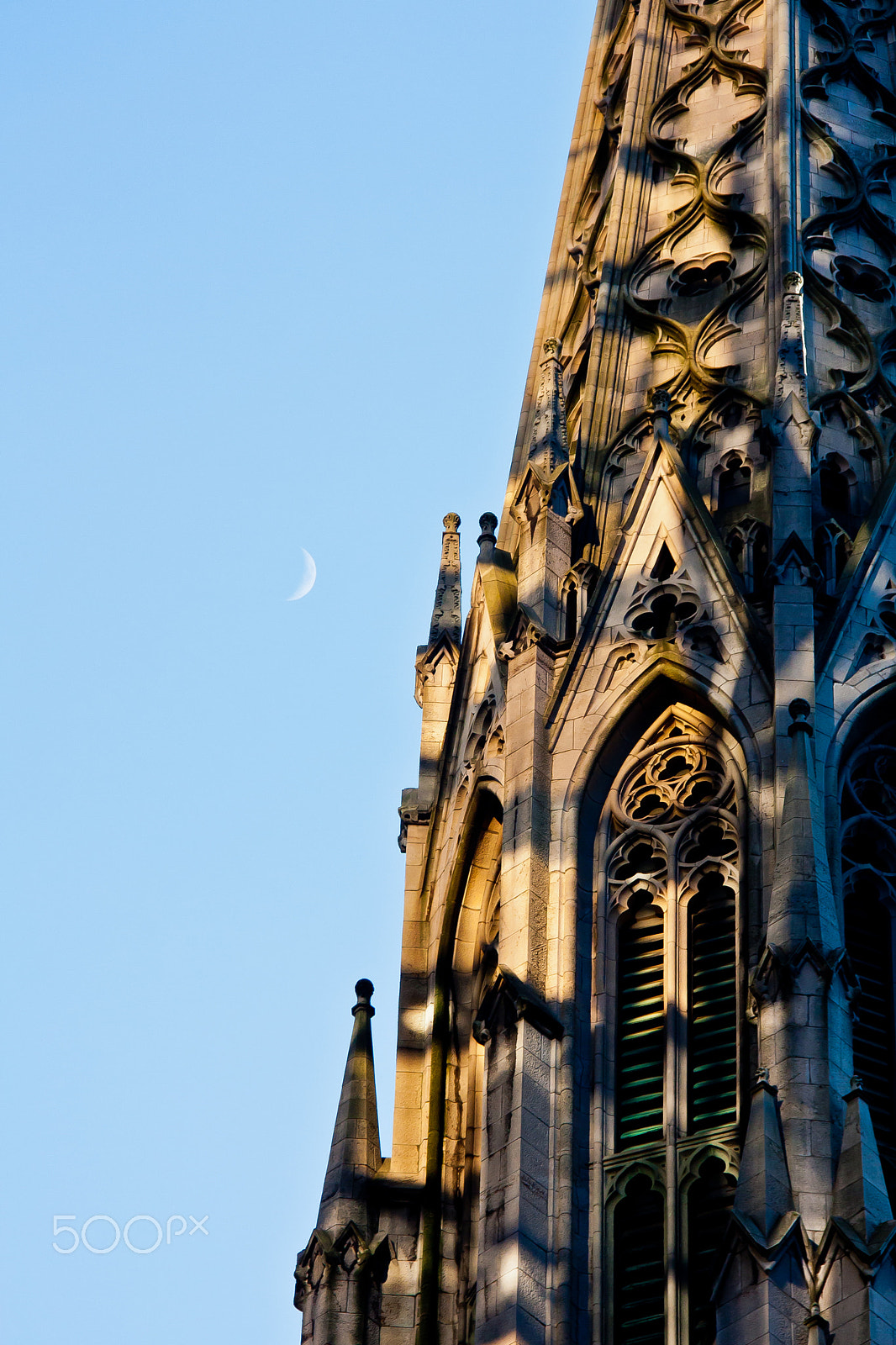 Canon EOS 450D (EOS Rebel XSi / EOS Kiss X2) sample photo. Steeple & moon photography