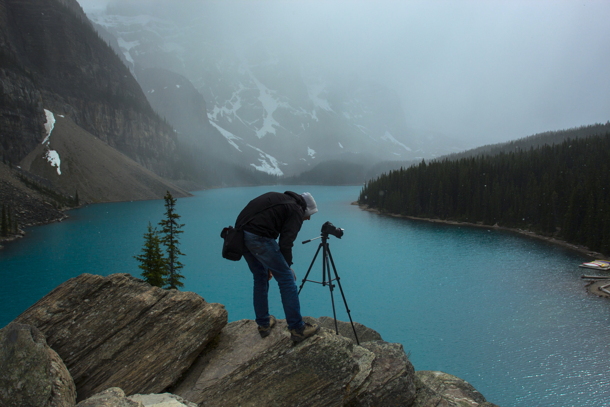 Canon EOS 600D (Rebel EOS T3i / EOS Kiss X5) + Canon EF 17-40mm F4L USM sample photo. Photographer of moraine lake! photography