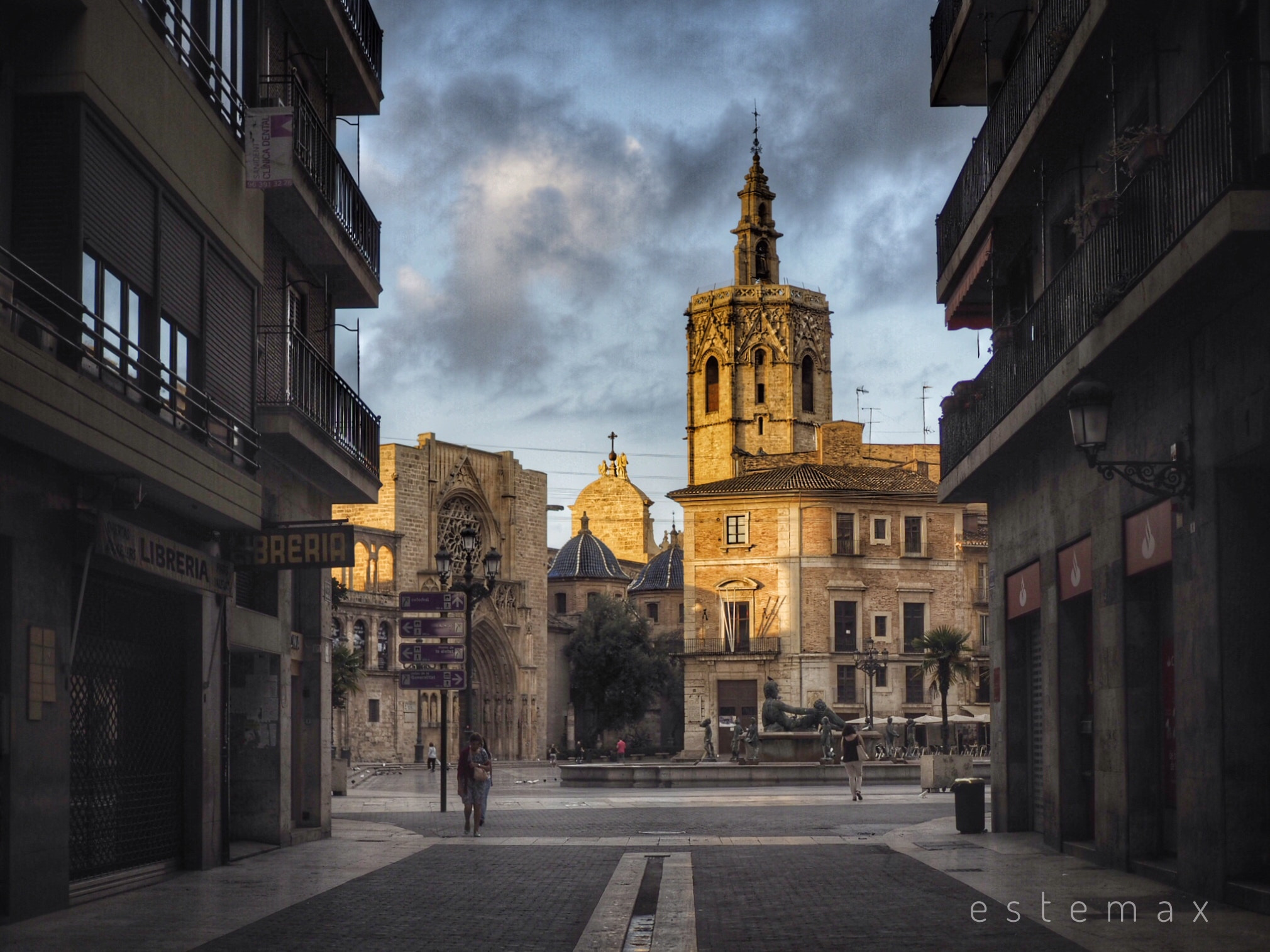 Olympus OM-D E-M1 + Olympus M.Zuiko Digital 25mm F1.8 sample photo. Valencia photography